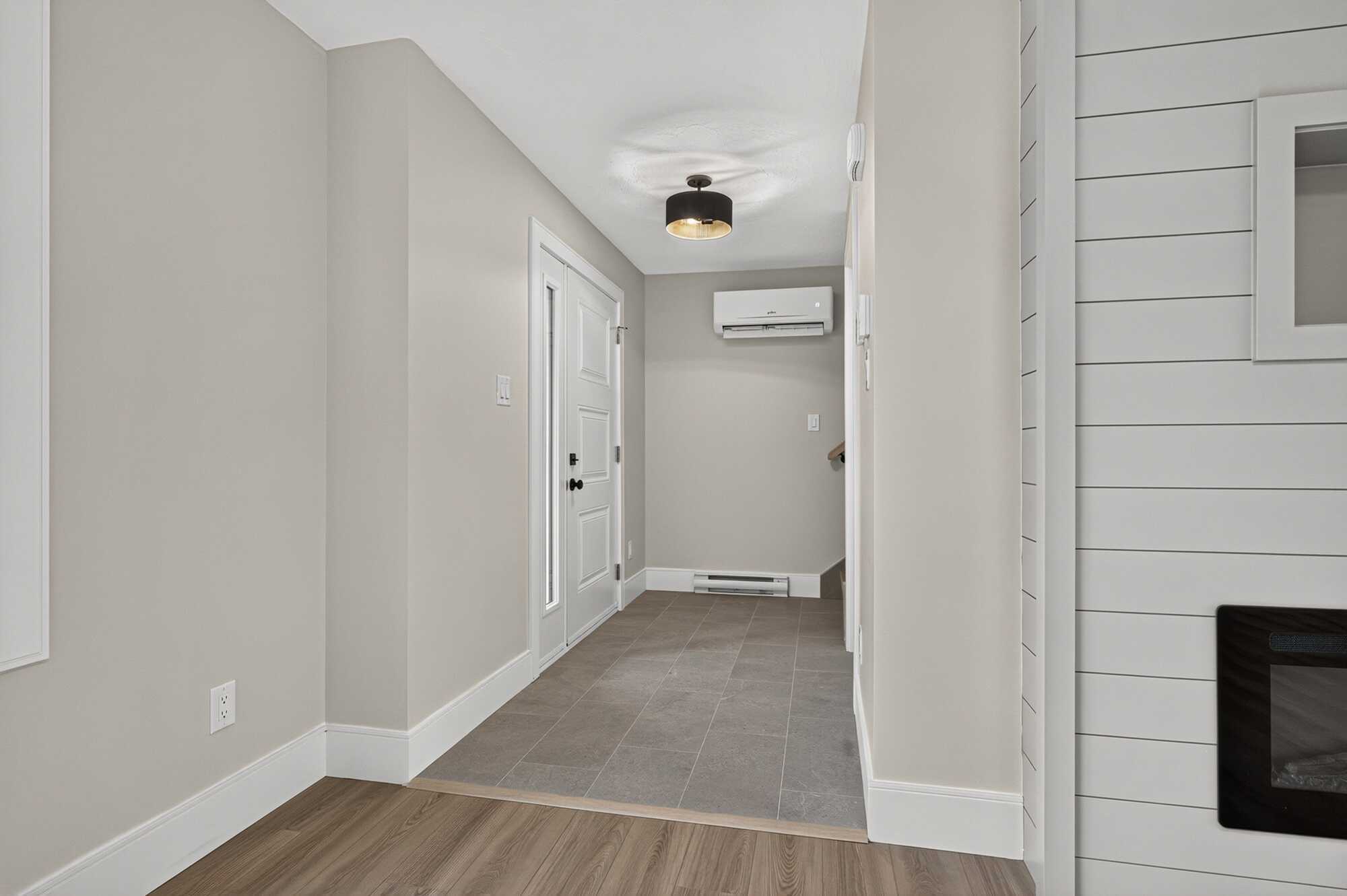 MOVE IN READY
INCOME PROPERTY WITH LEGAL IN-LAW SUITE 3