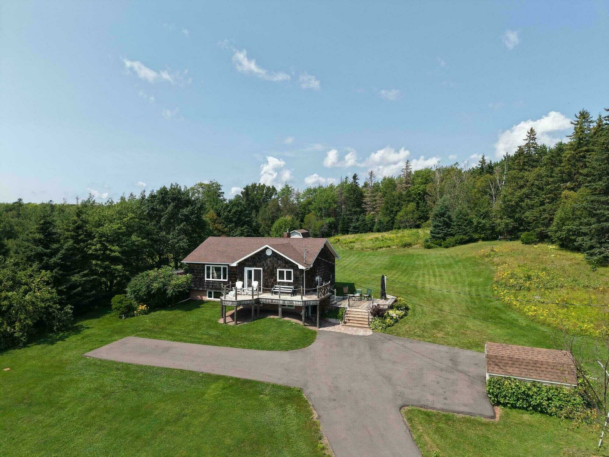 Hilltop Clyde River Retreat on 10.6 Acres 2