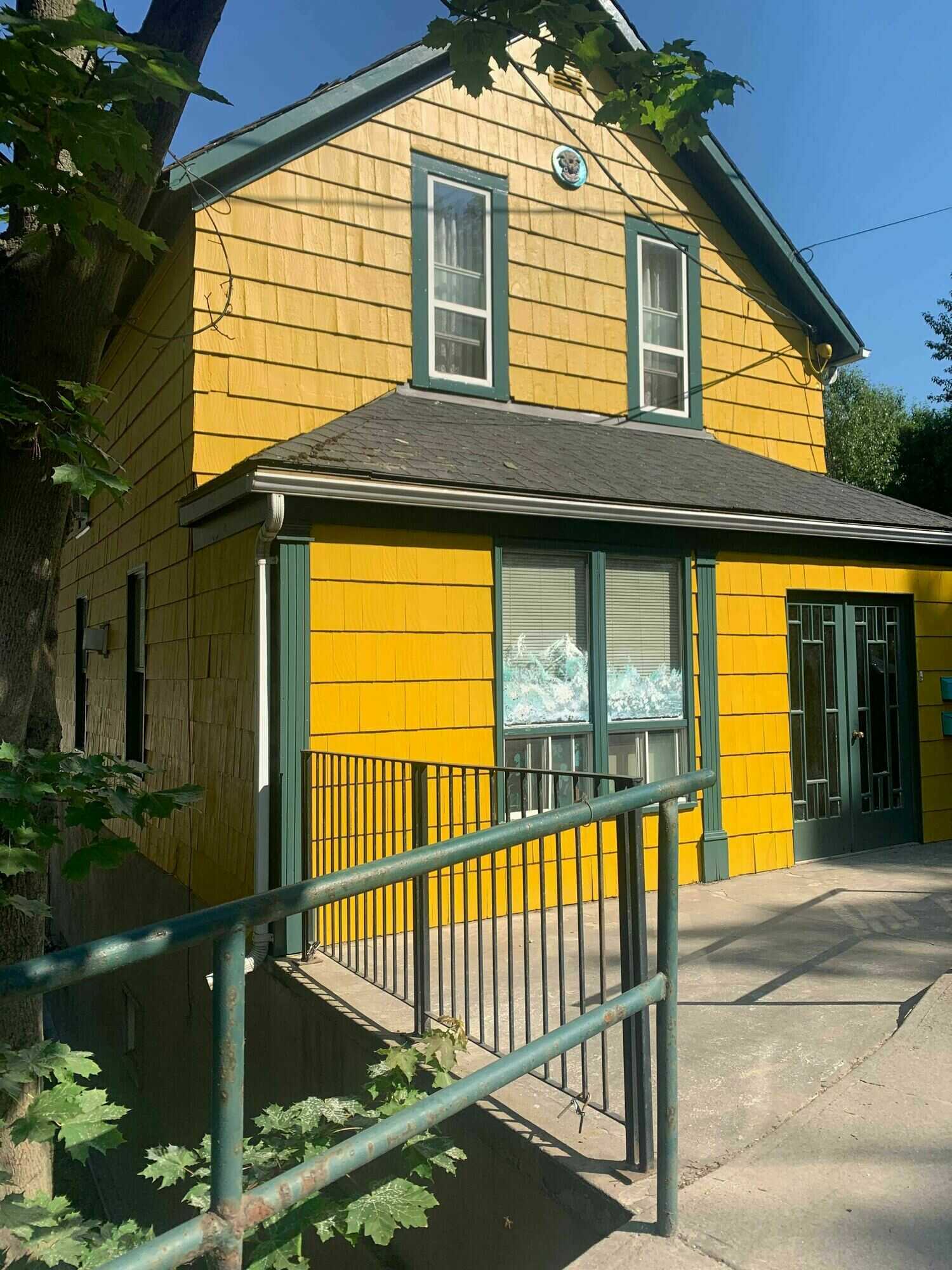 INVESTMENT PROPERTY & OPPORTUNITY!   PERFECT BUSINESS location in Nelson near the waterfront!! 3Bed Family Home & Commercial Space all rolled into one FANTASTIC package! 2