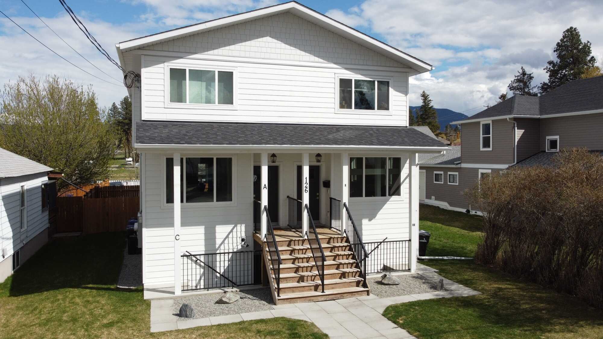 Modern 2023 Half Duplex with Income-Generating Airbnb Suite 4
