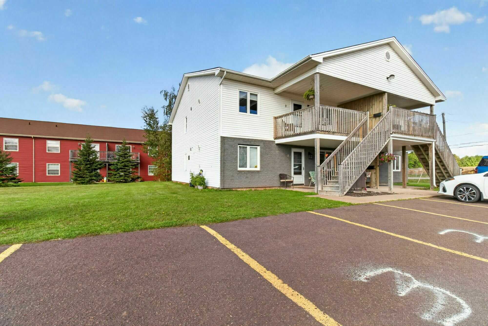 ATTENTION INVESTORS – FOUR-UNIT INCOME PROPERTY! 4