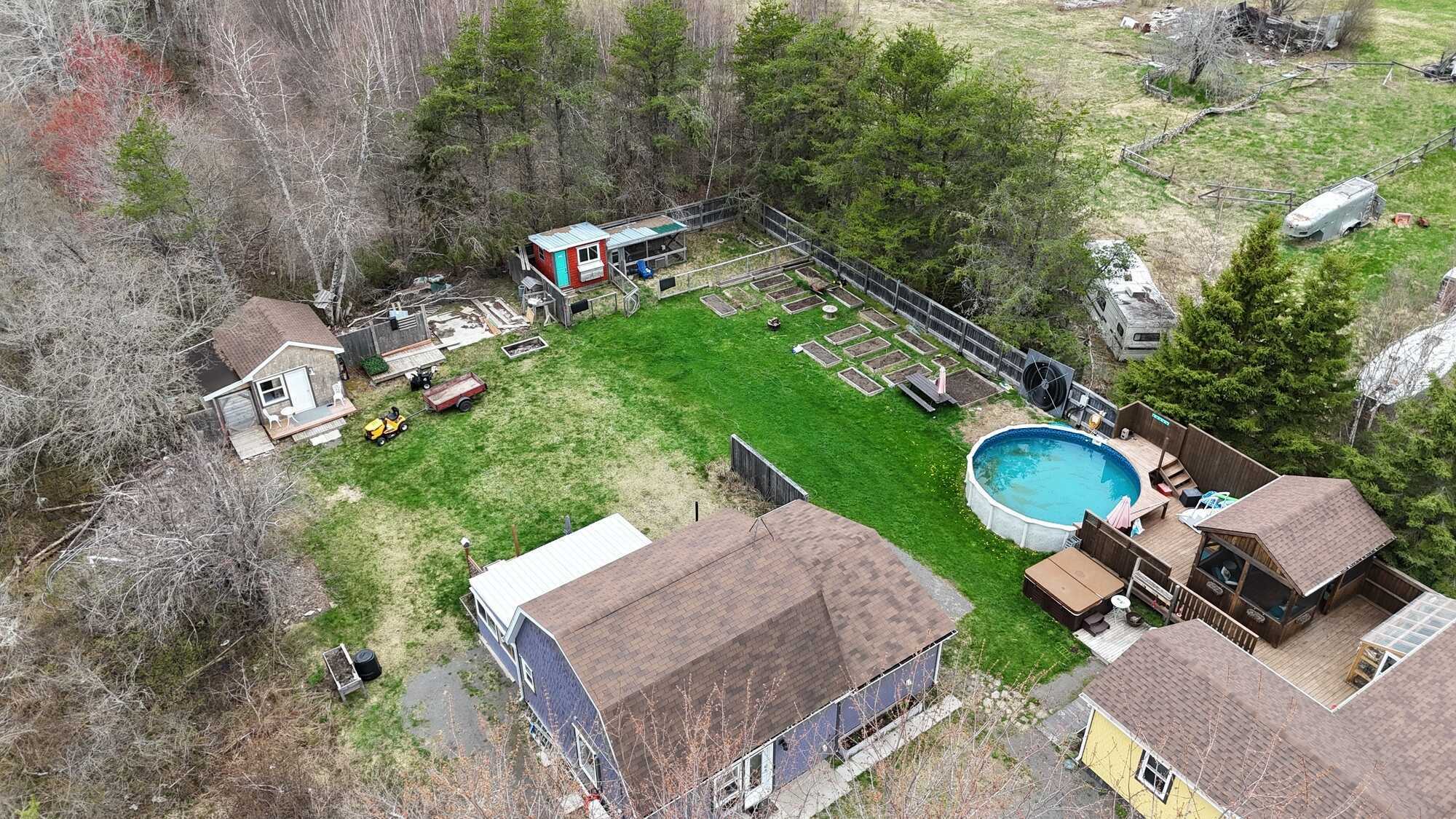 Beautiful Remodeled Home & Large Detached In-law/Rental Suite 3