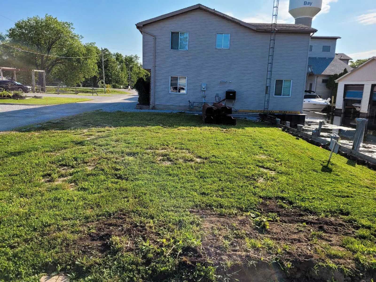 Exceptional Waterfront Lot on Lake St. Clair, Mitchell's Bay 2