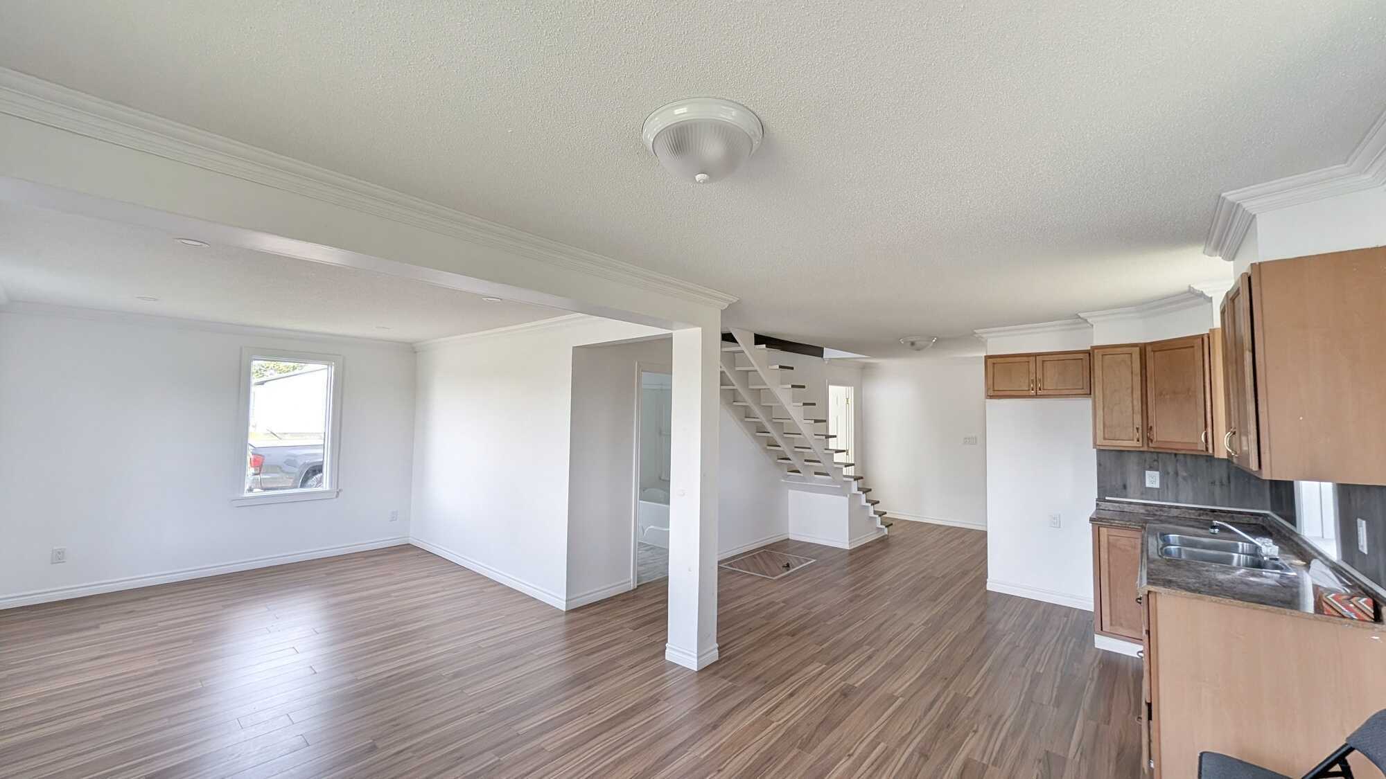 Prix abordable, grand terrain et beau potentiel à Saint-Sauveur!
---------
Affordable living, a spacious lot, and plenty of potential in Saint-Sauveur! 4