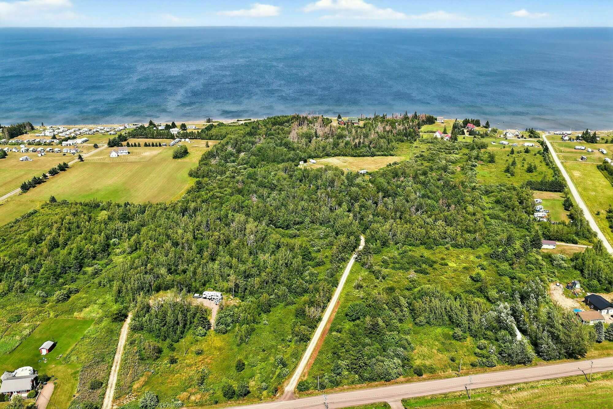 Beachside Investment Opportunity or Build Your Dream Home! 3