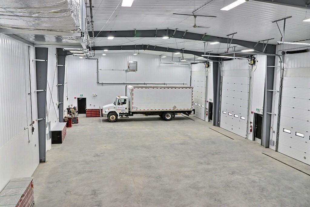 Business property with huge potential. High efficiency - low maintenance designed building. 3