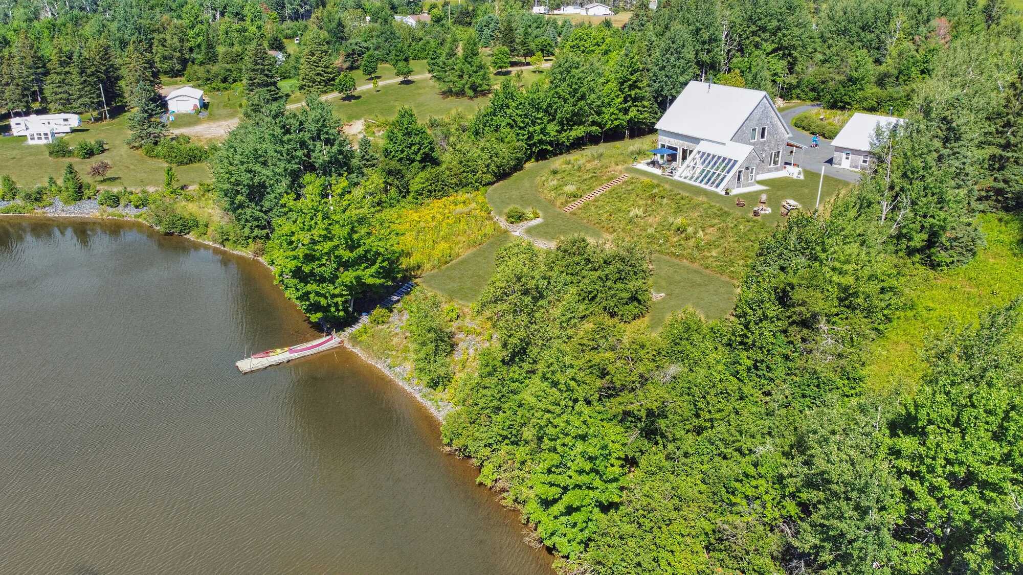 Magnifique propriété à vendre au BORD DE L'EAU / Magnificent RIVERFRONT property for sale in NB 2