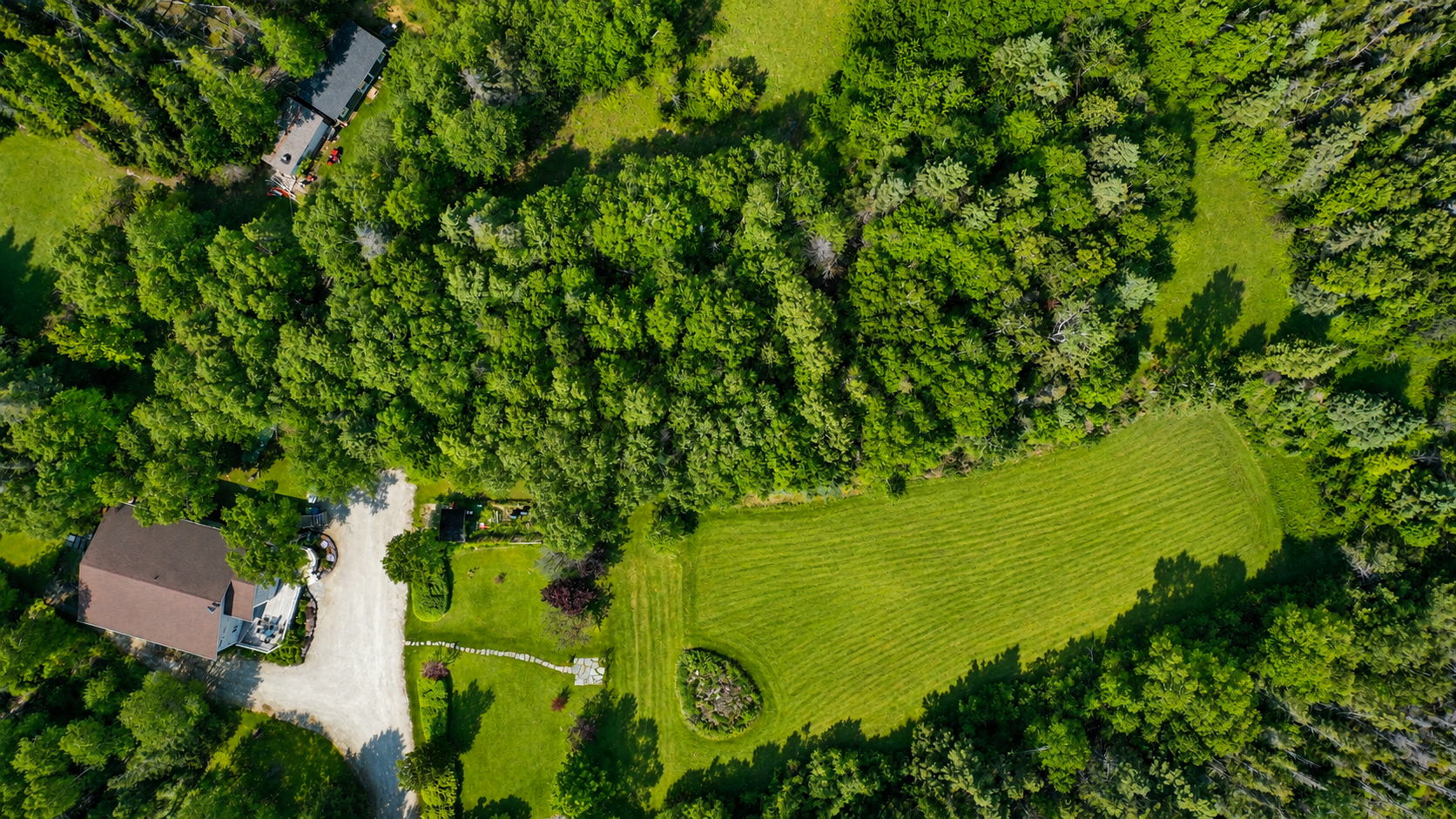Looking for your own private escape? 🌲 This former B&B in Reidville is now FOR SALE—offering 5 acres of peace, a beautifully maintained home, and even a bunkhouse for guests! Minutes from hiking, snowmobiling & all things outdoors! 🙌✨ 2