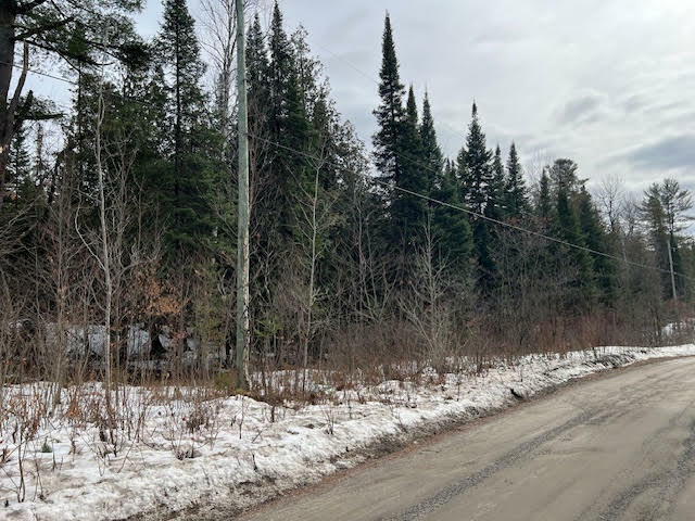 26 Acres of Opportunity in the Heart of the Ottawa Valley Close to the Madawaska River. 4