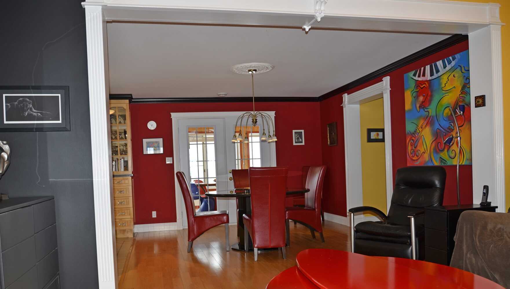 Welcome to our Chic Country Home.  


This spacious home on one acre sits on a hill with wide panoramic views, just minutes from Edmundston and the US border. 3