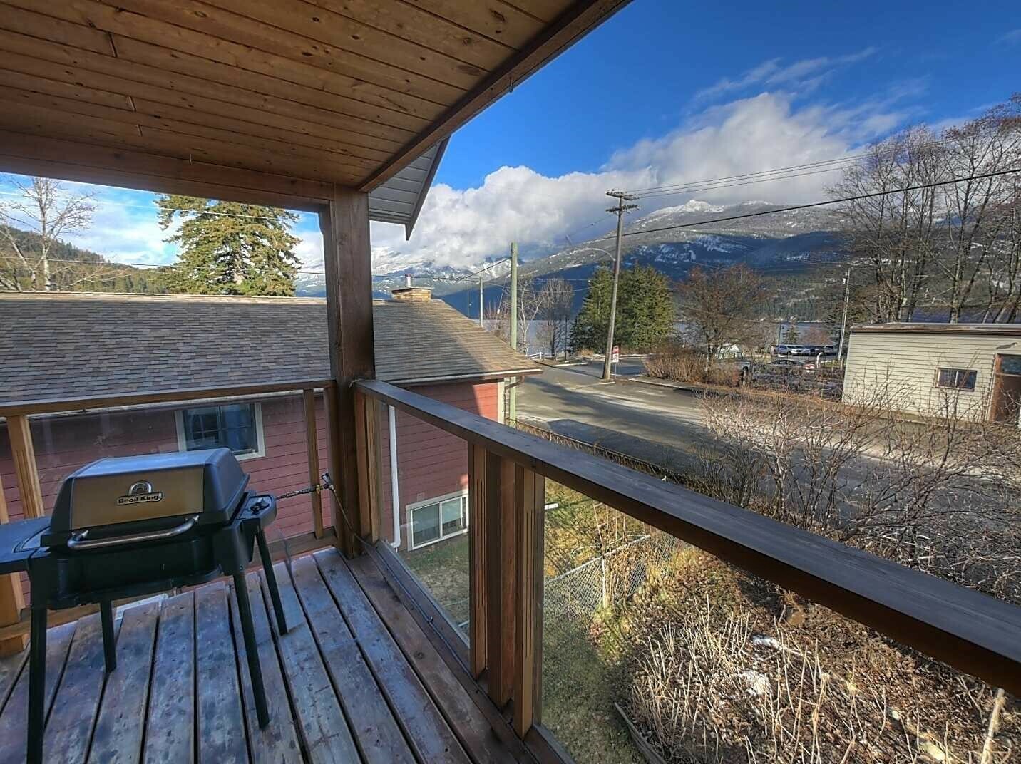 Large 4 Bed Family Home or a Duplex! High Potential Income Property! Kootenay Lake views & Fantastic Location in Kaslo! 5