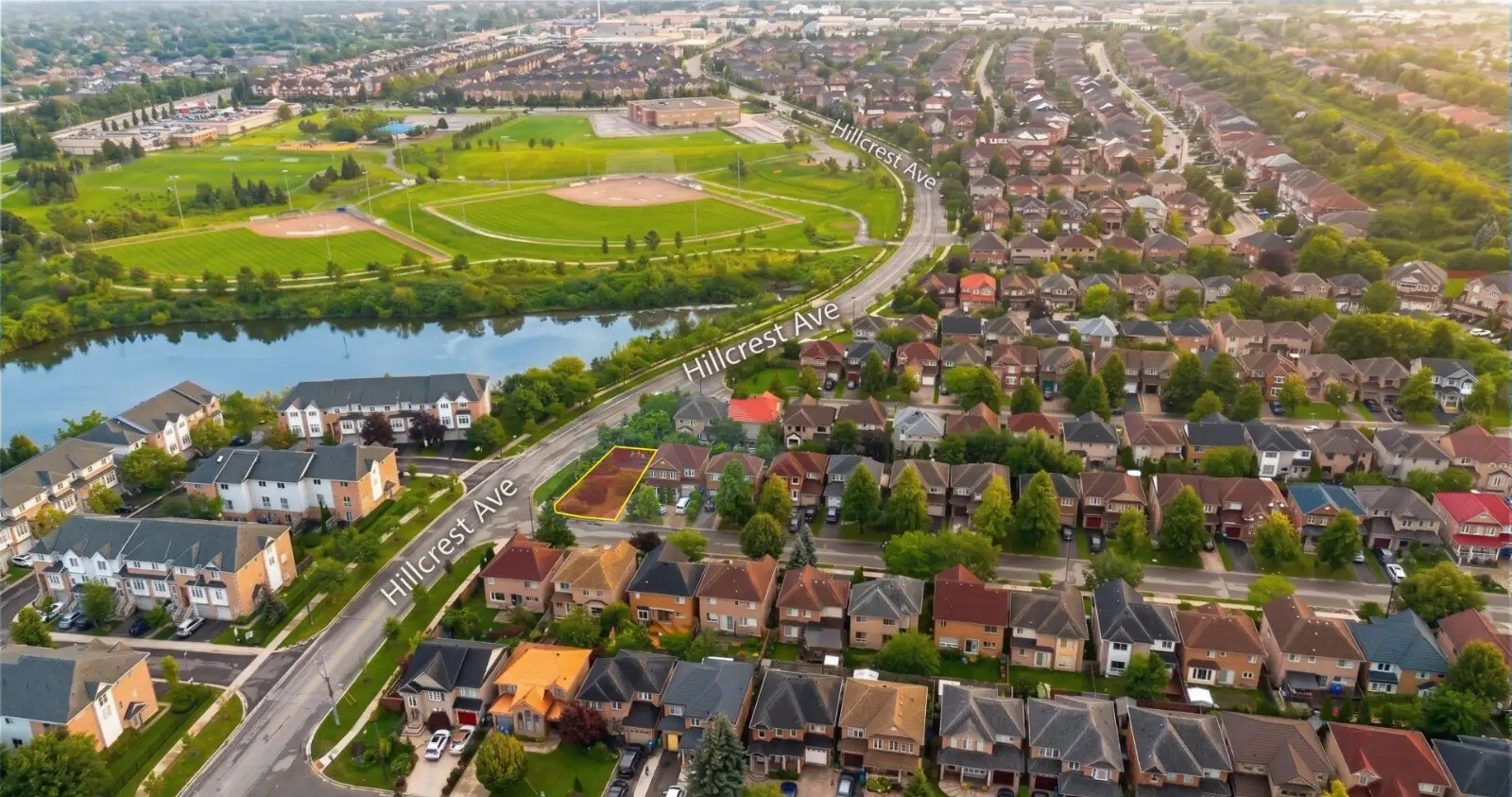 Builder-Ready Residential Corner Lot, Mississauga 4