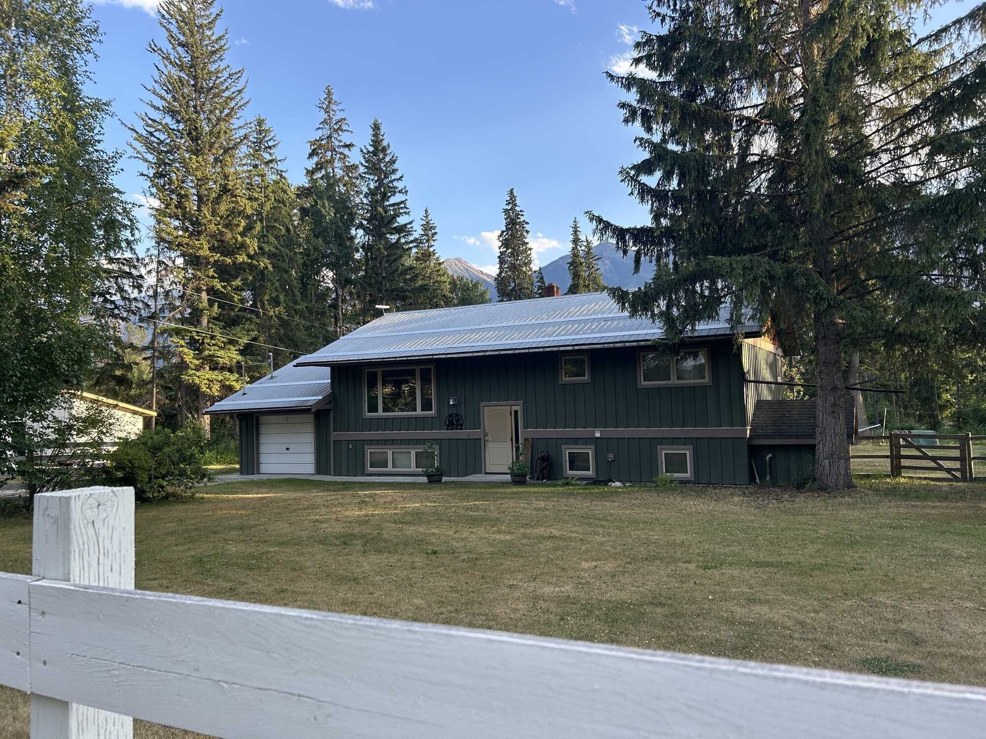 Family-Friendly Hobby Farm Retreat with Mountain Views—Just 6 Minutes from Town! 2