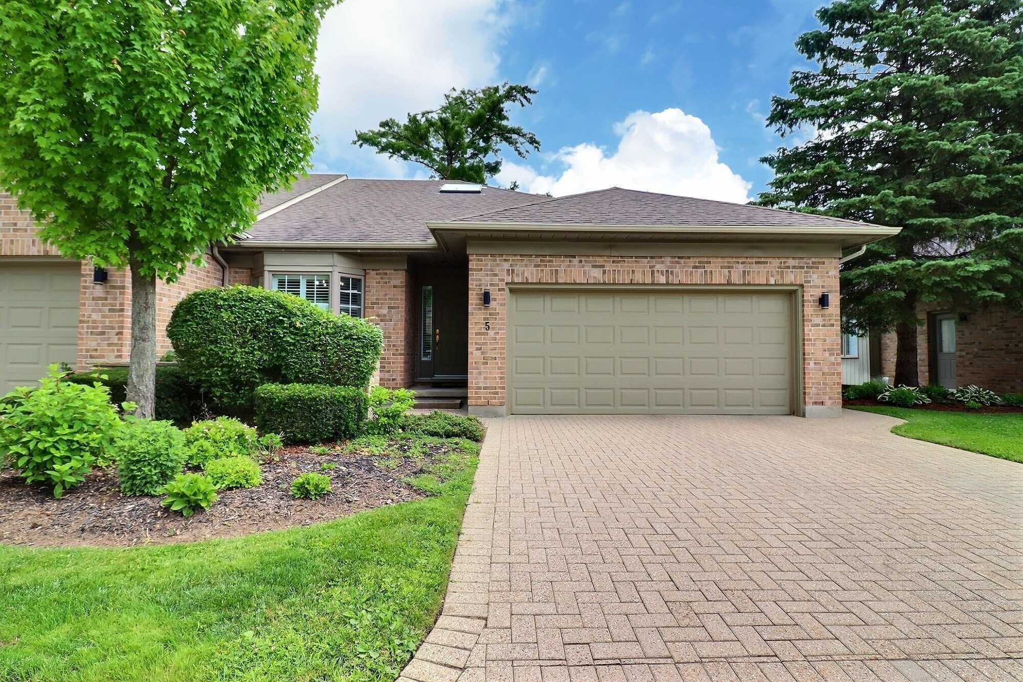 Welcome to this beautifully maintained Sifton-built 2+1 bedroom bungalow condo in the highly sought-after Hazelden Trace—an exclusive, private treed enclave offering peaceful living in the heart of Hyde Park. 1