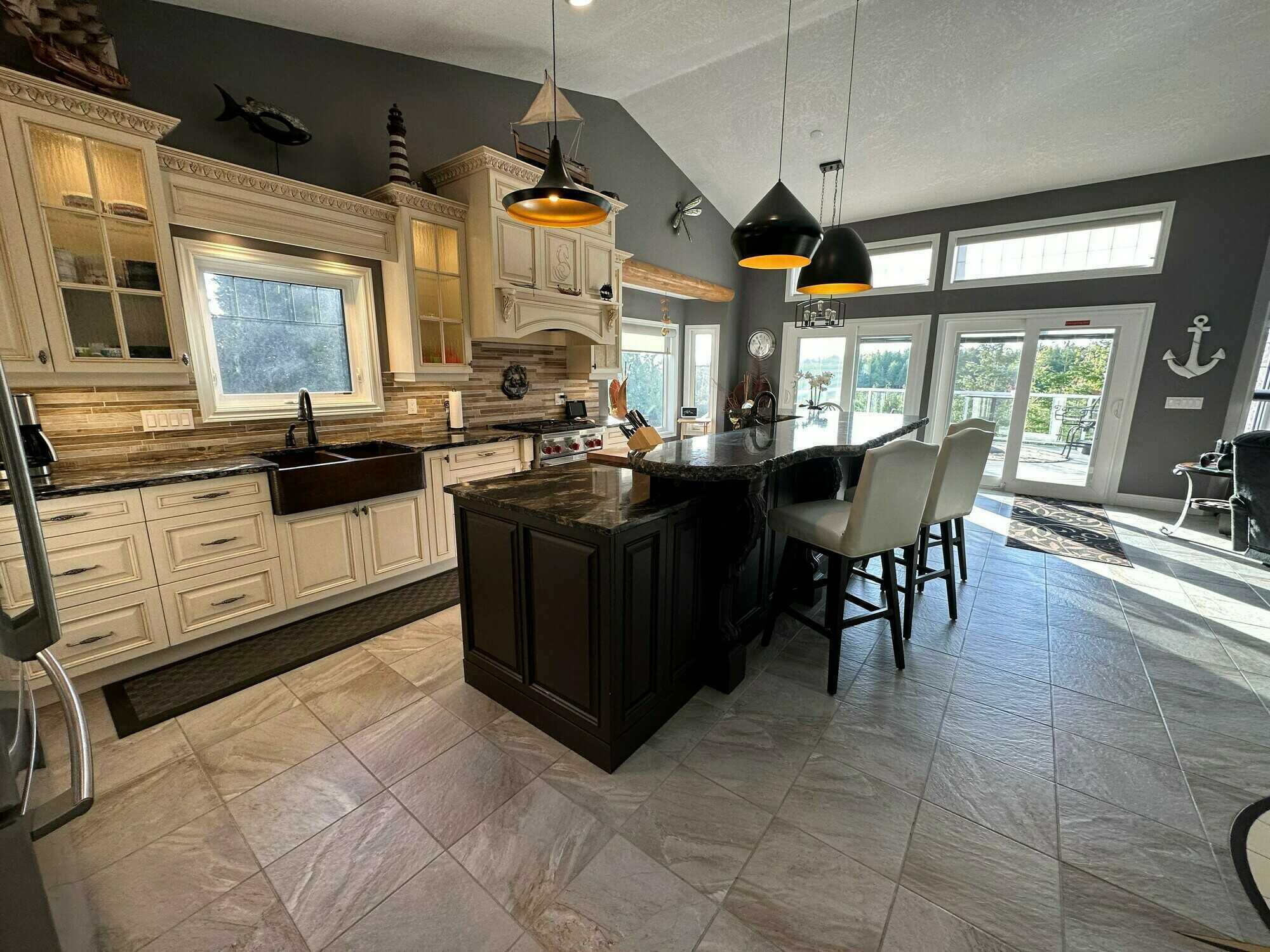 Waterfront Haven on Lake Huron: Your Perfect Getaway 3