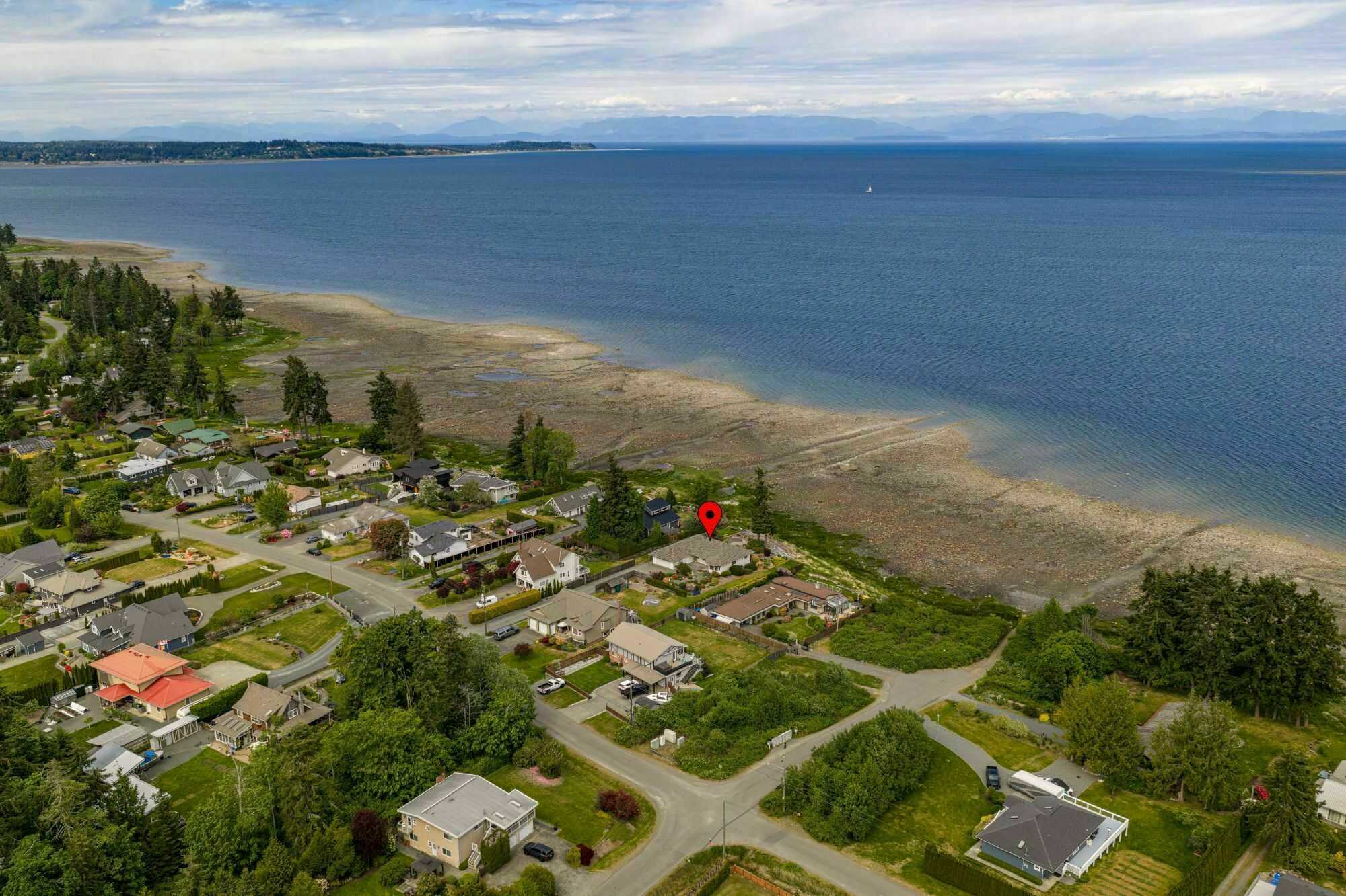 Walk On Oceanfront Rancher with Stunning Coastal Views! 2