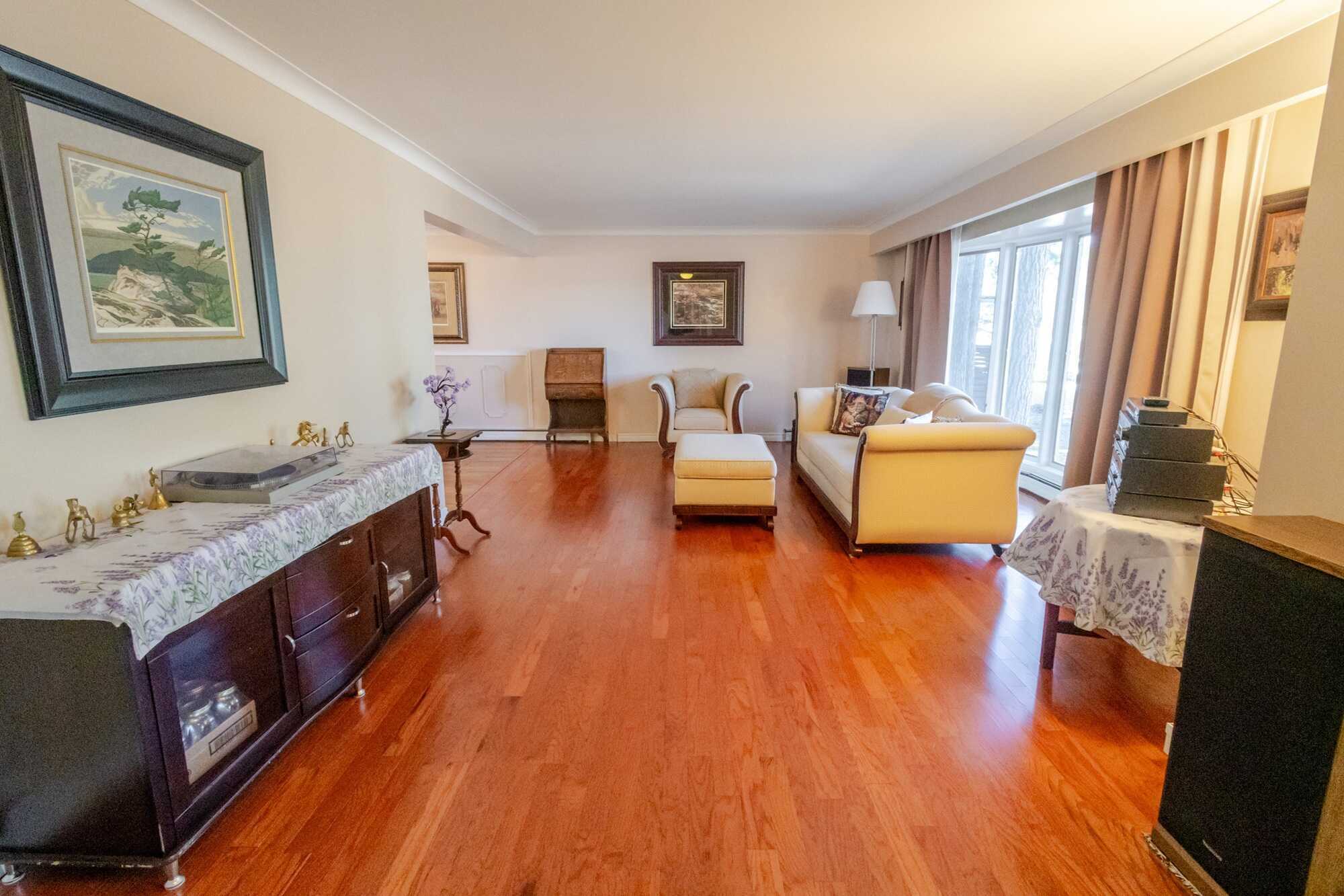 Classic All-Brick 2 Storey on Private Treed Lot!! 3