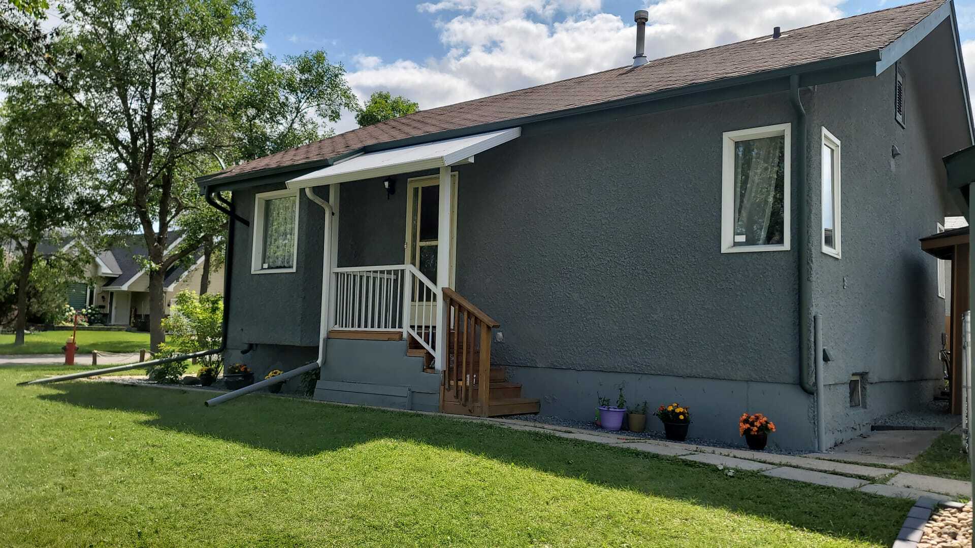 Beautiful Corner Property at 36 Queensbury Bay, Winnipeg — Perfect Family Home or Investment Opportunity! 5