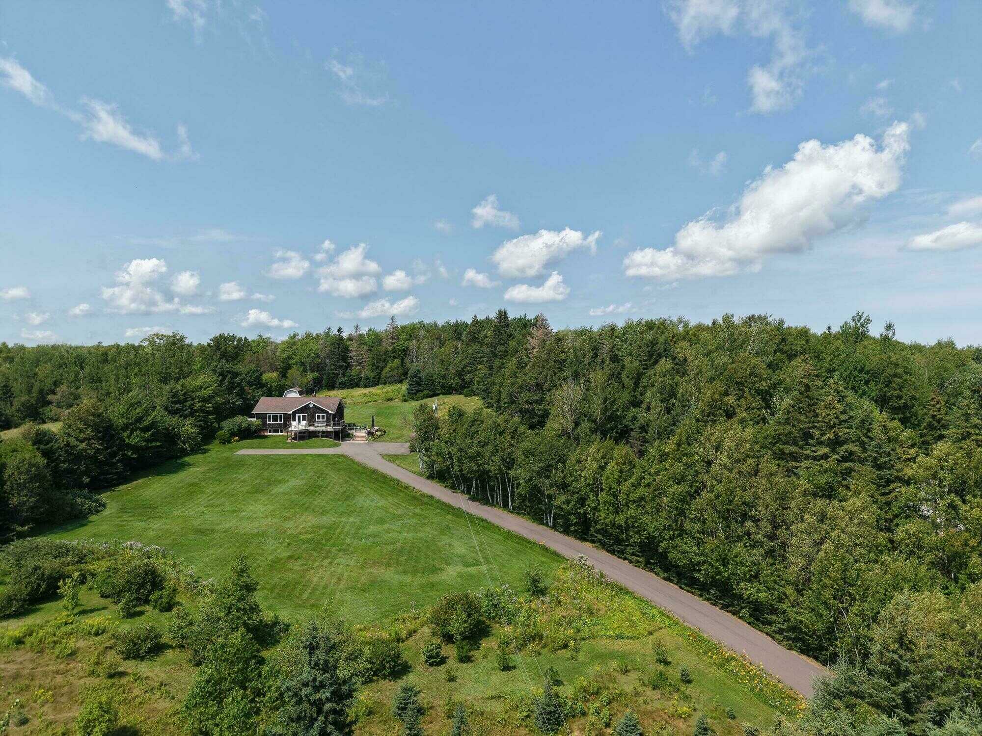 Hilltop Clyde River Retreat on 10.6 Acres 5