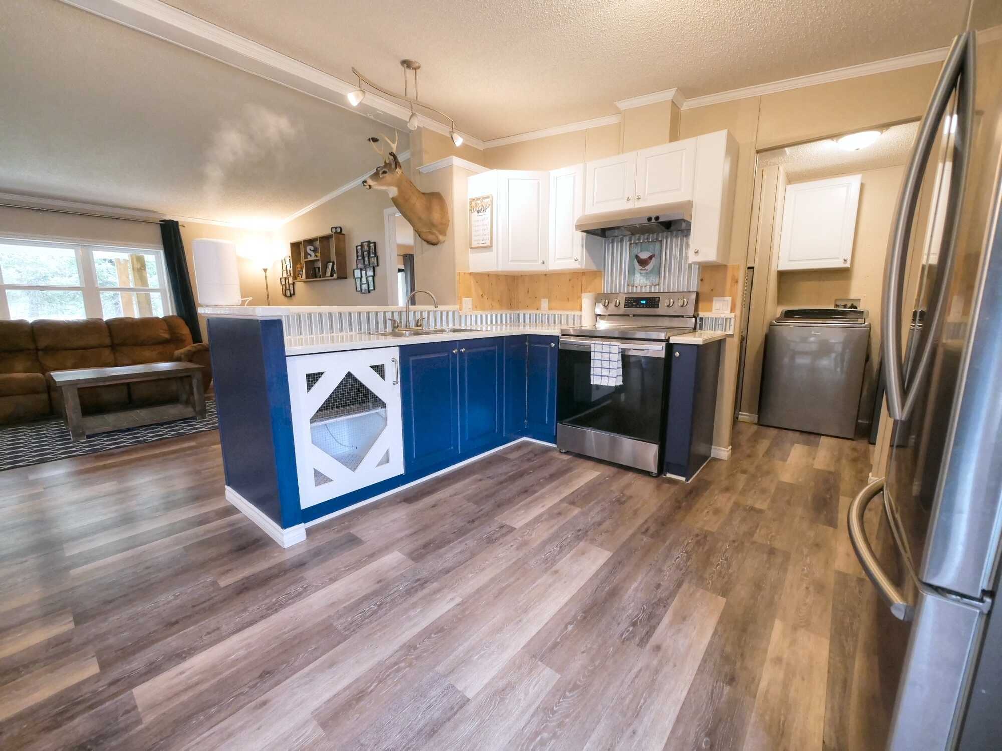 BEAUTIFUL MODULAR HOME ON 5 LEVEL ACRES! 3Bed 2Bath! Heated Garages/Shops, Barn & a Carport! Located between Montrose & Fruitvale! 5