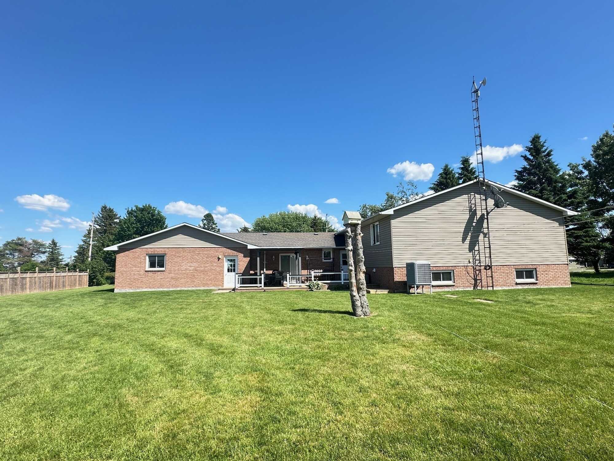 Stunning R-2000 Home near the St. Lawrence River 5