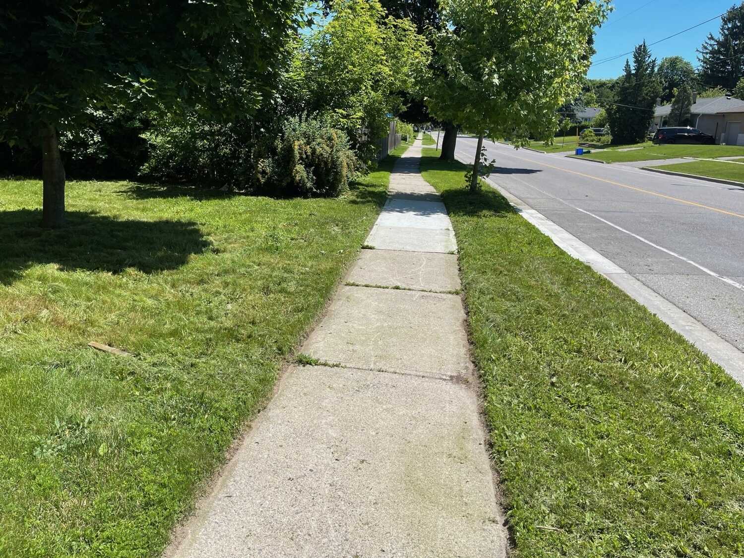 Attention investors! Fantastic building lot (zoned R2) in north Oshawa close to all amenities. Great opportunity to build a new rental property with 2 incomes. 2