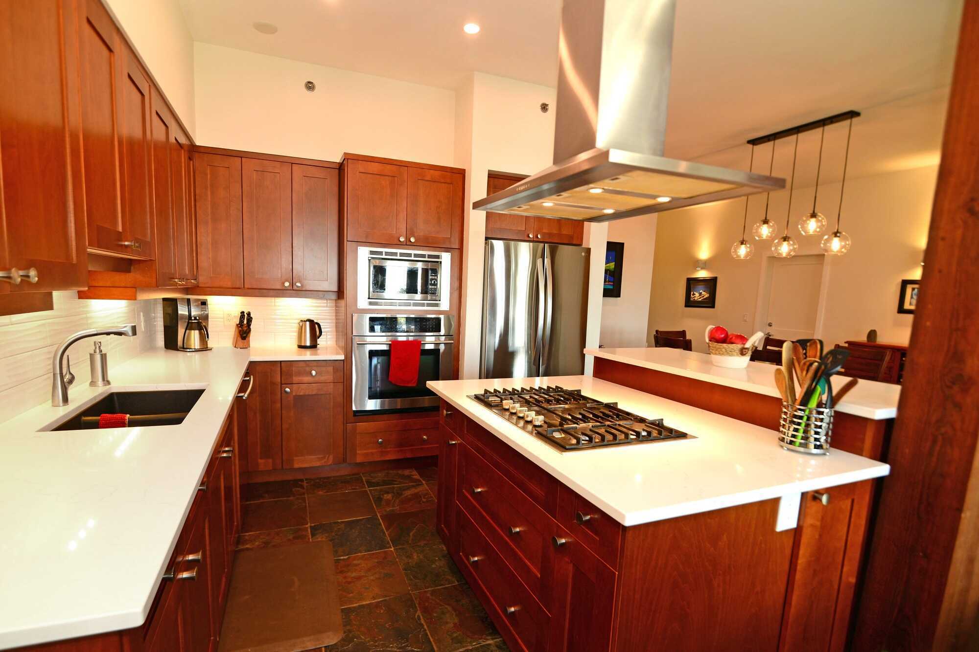 Located in the stunning oceanfront 'Primera' complex in gorgeous Ucluelet BC! This spectacular Ocean View 1621 sq ft 3 bedroom 2 bathroom corner unit Condo overlooking popular Big Beach Park awaits you! 4