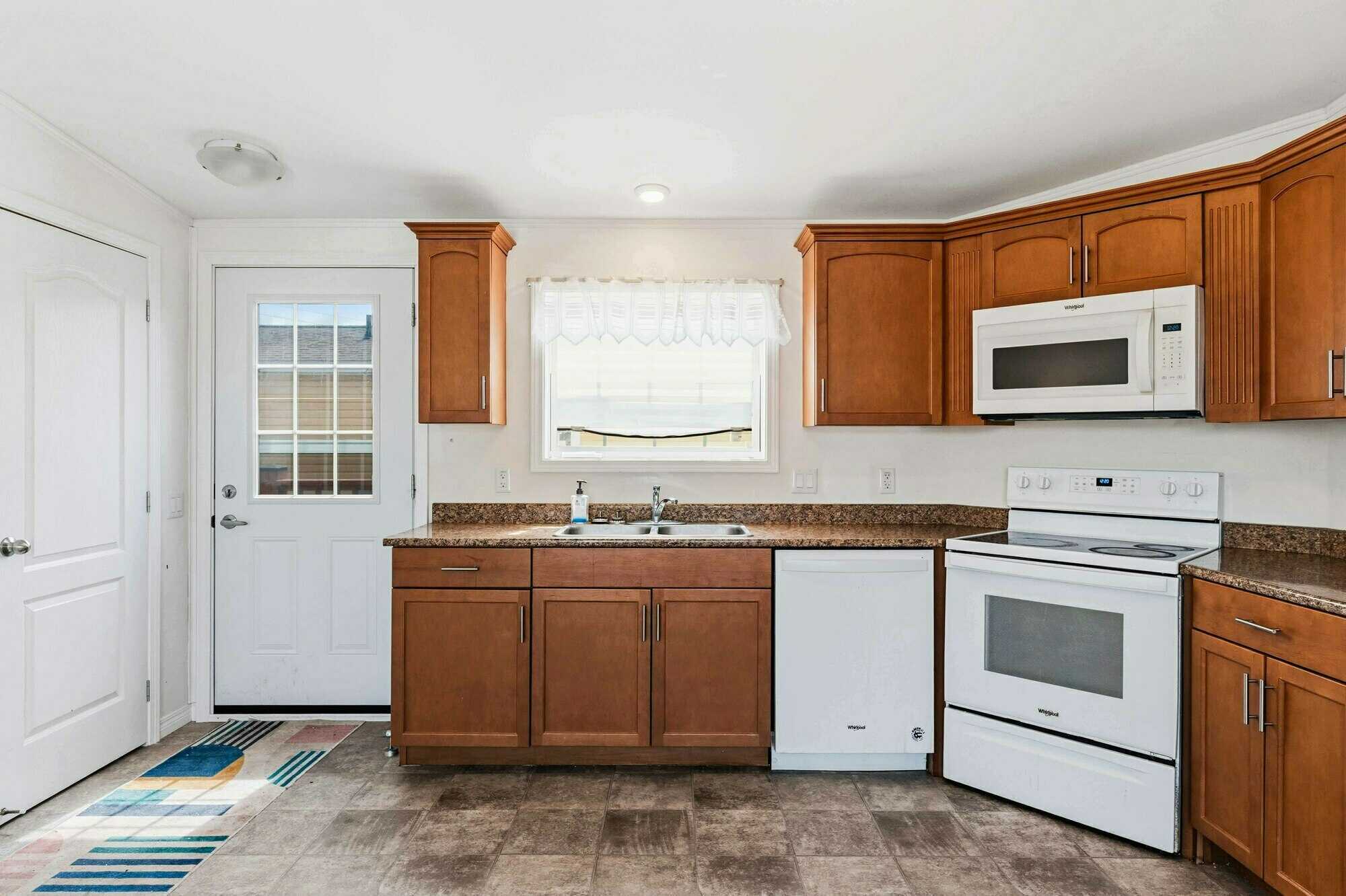 Sunrise Views & Easy Living in the Heart of Berwick 5