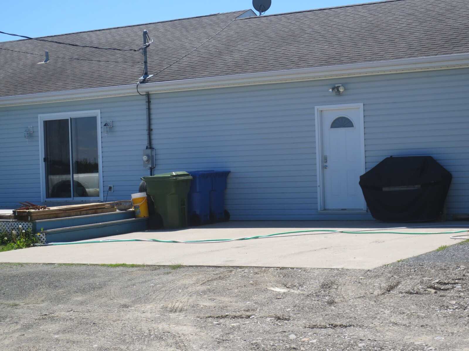5 bedroom, 2 bathroom home nestled on 24 acres of open field 4