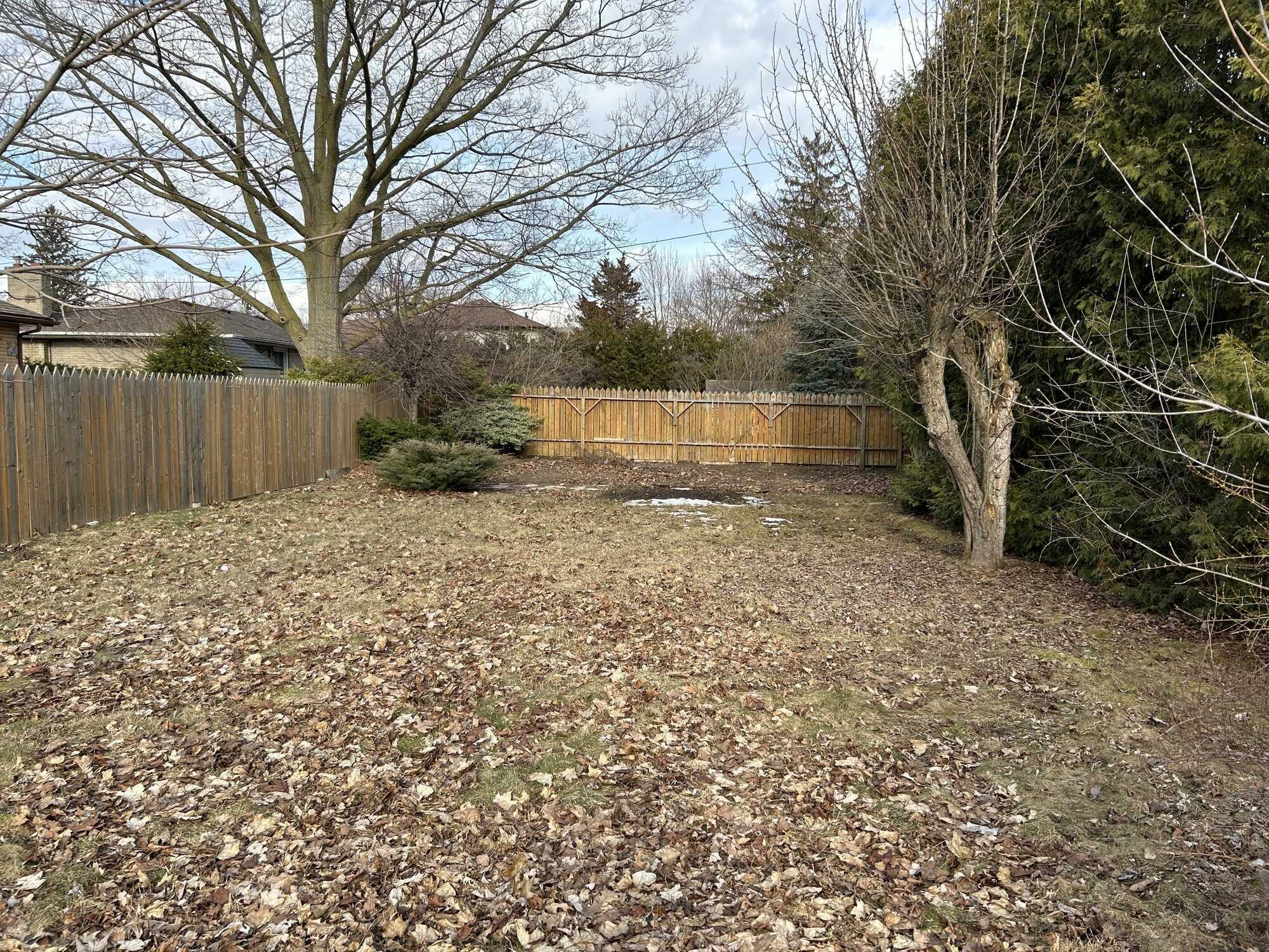 Attention investors! Fantastic building lot (zoned R2) in north Oshawa close to all amenities. Great opportunity to build a new rental property with 2 incomes. 4