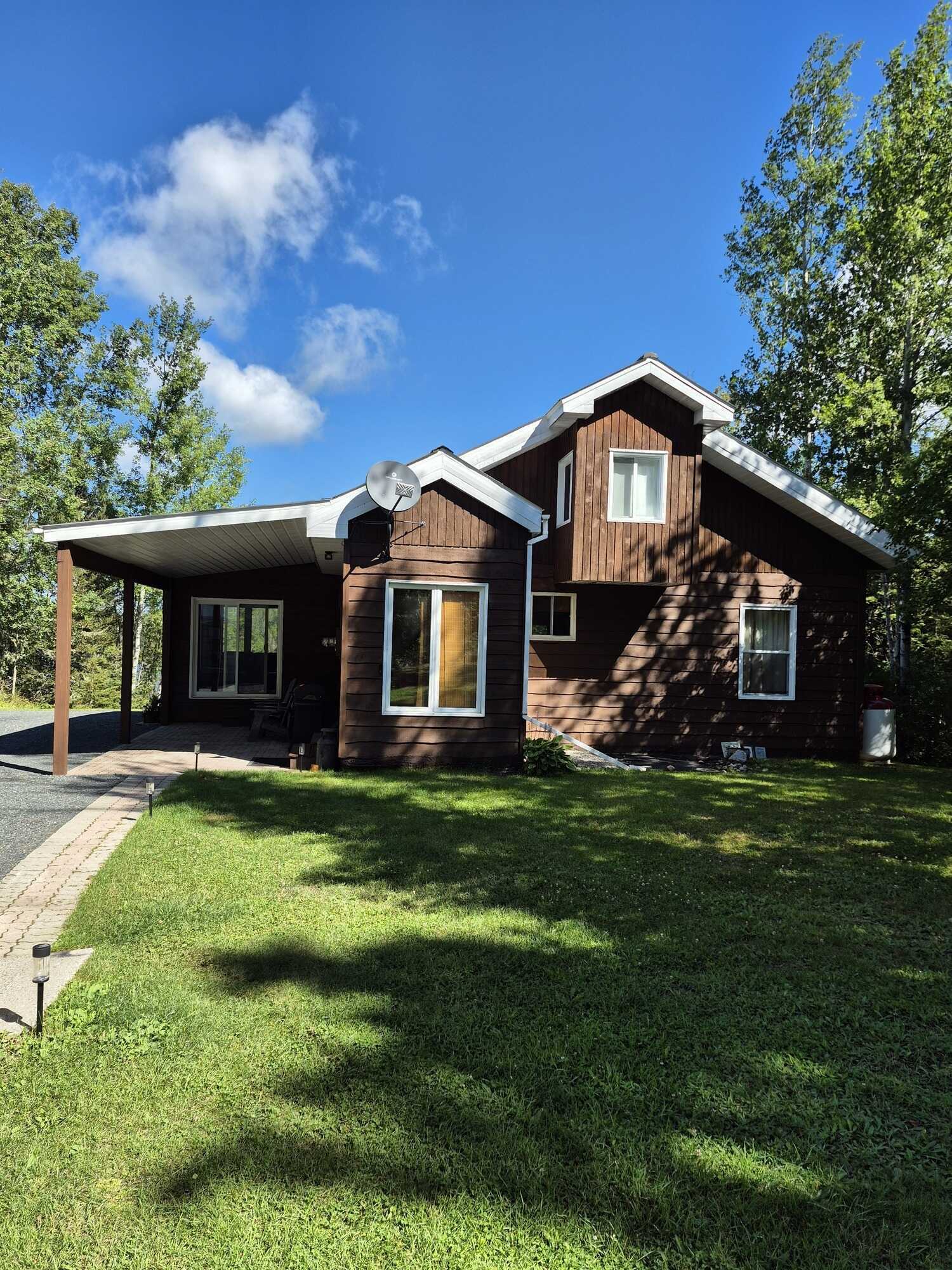 "Serene 9.4-Acre Lakeview Escape with Sauna & Workshop" 3