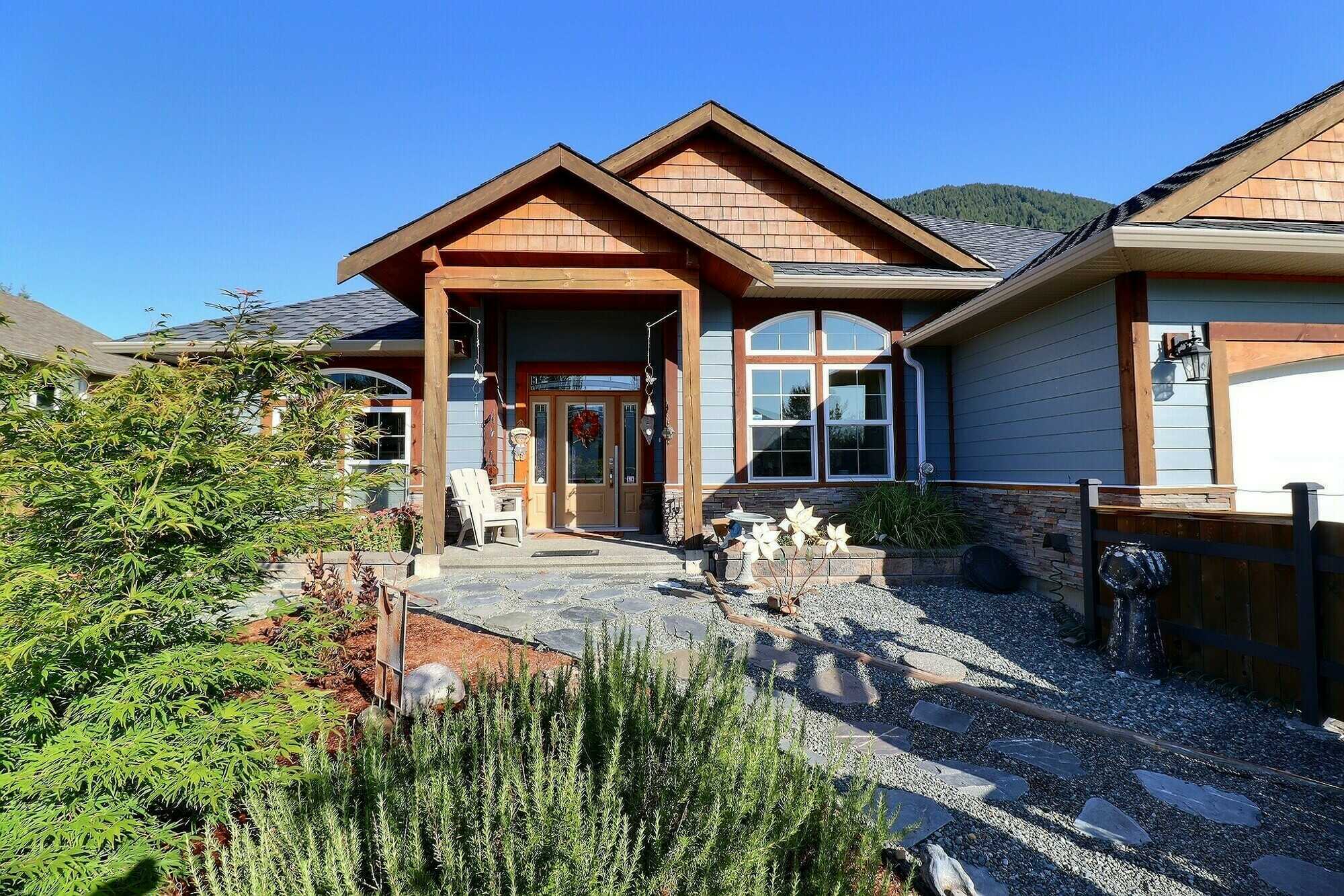 Don't miss out on this incredible opportunity to own this custom-built home in a desired Lake Cowichan subdivision!!!! 4