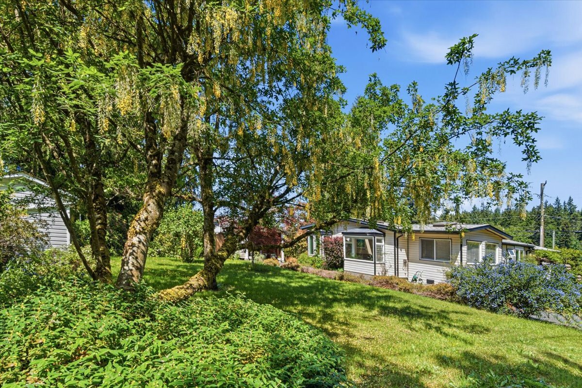 🌿 Gardener’s Paradise on a Private 1/3 Acre Corner Lot 🌿 5