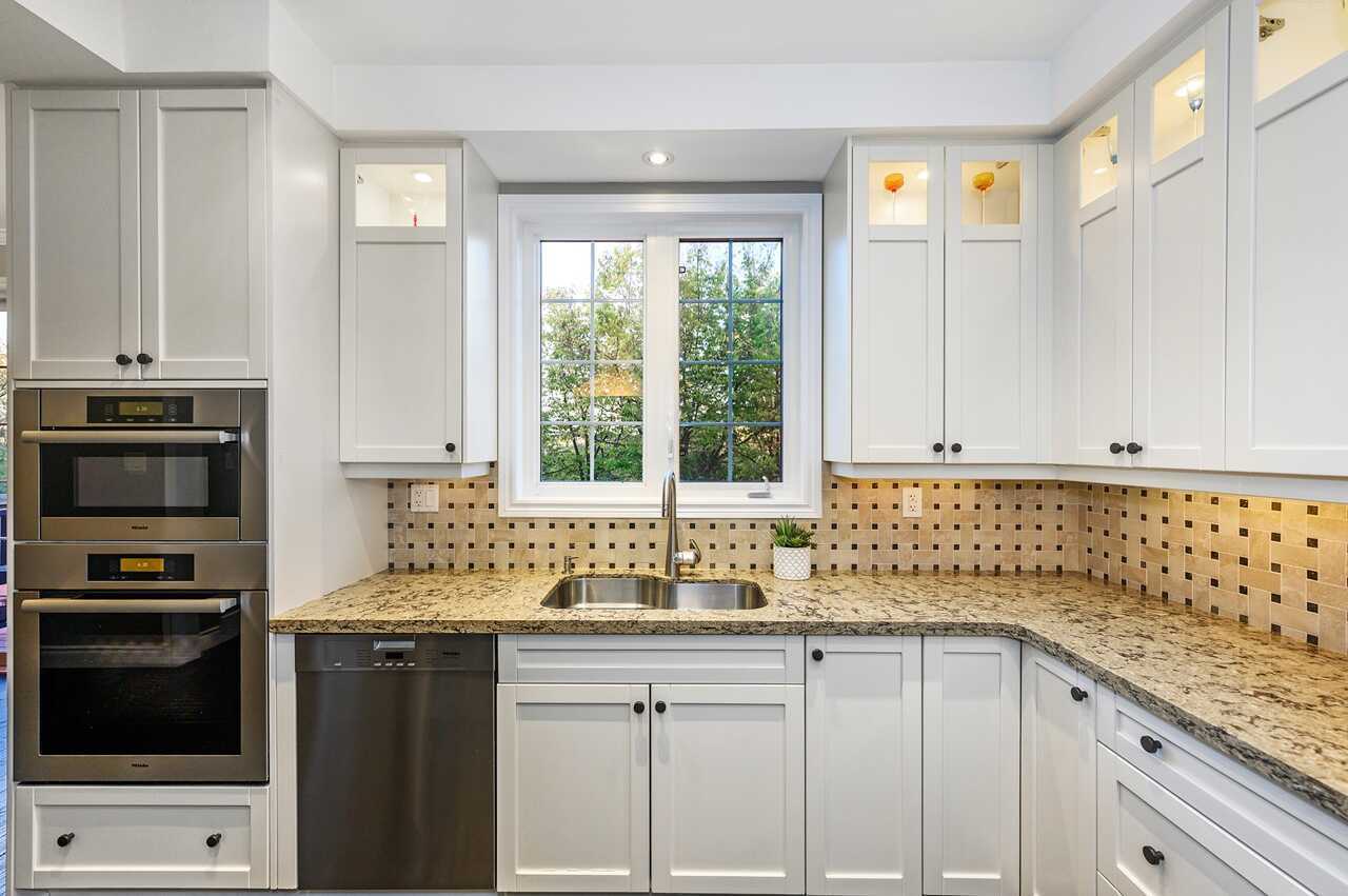 Exceptional Luxury Residence with Independent Living Space and Designer Upgrades Throughout! 4