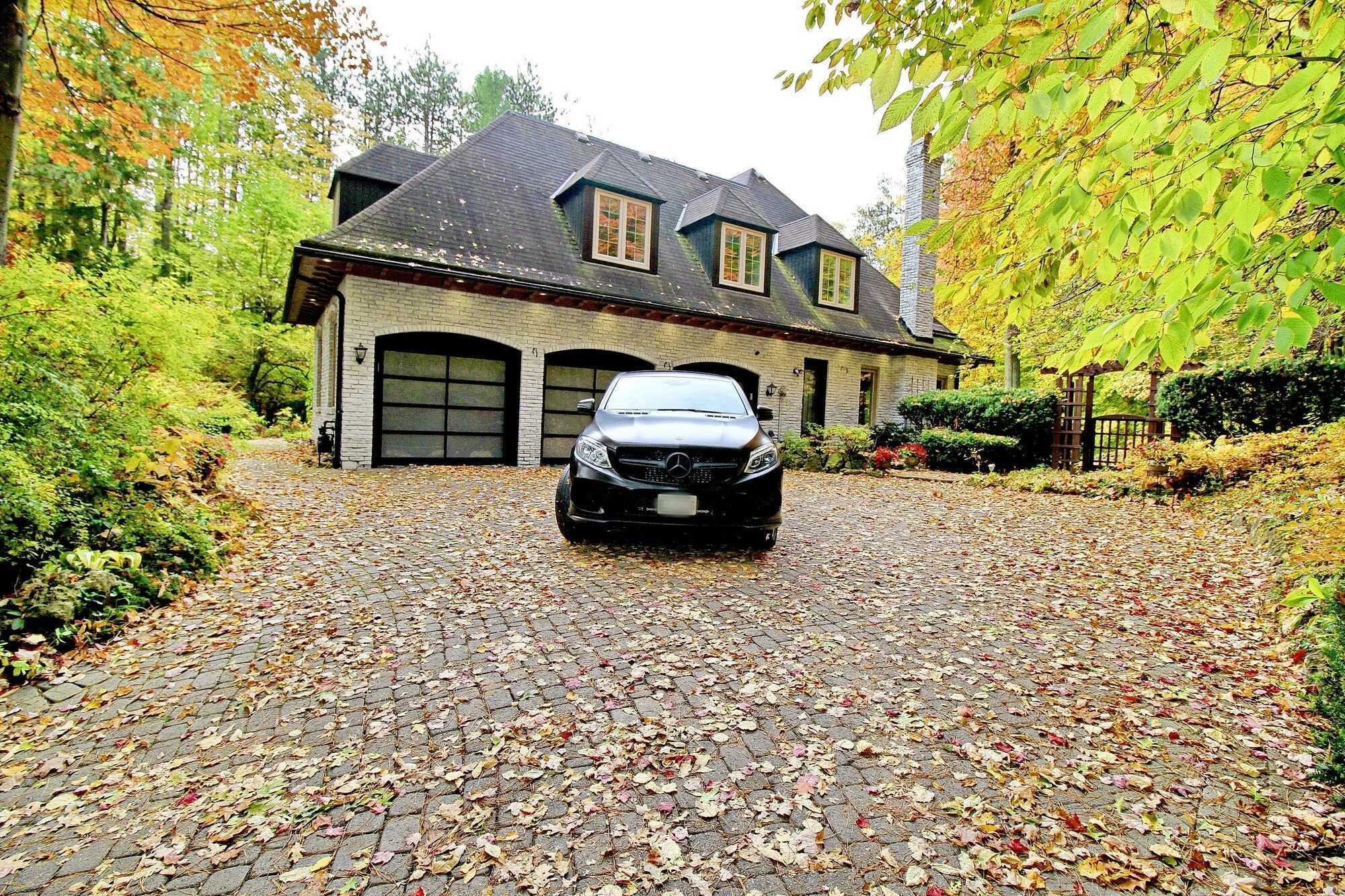70 High Oak Trail, Richmond Hill 3