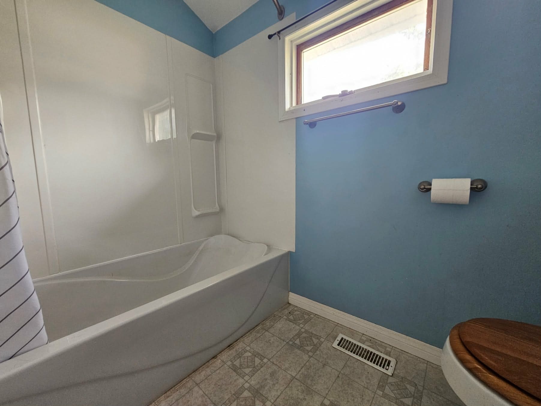 Charming 2-Bedroom Home in Friendly Mankota 5