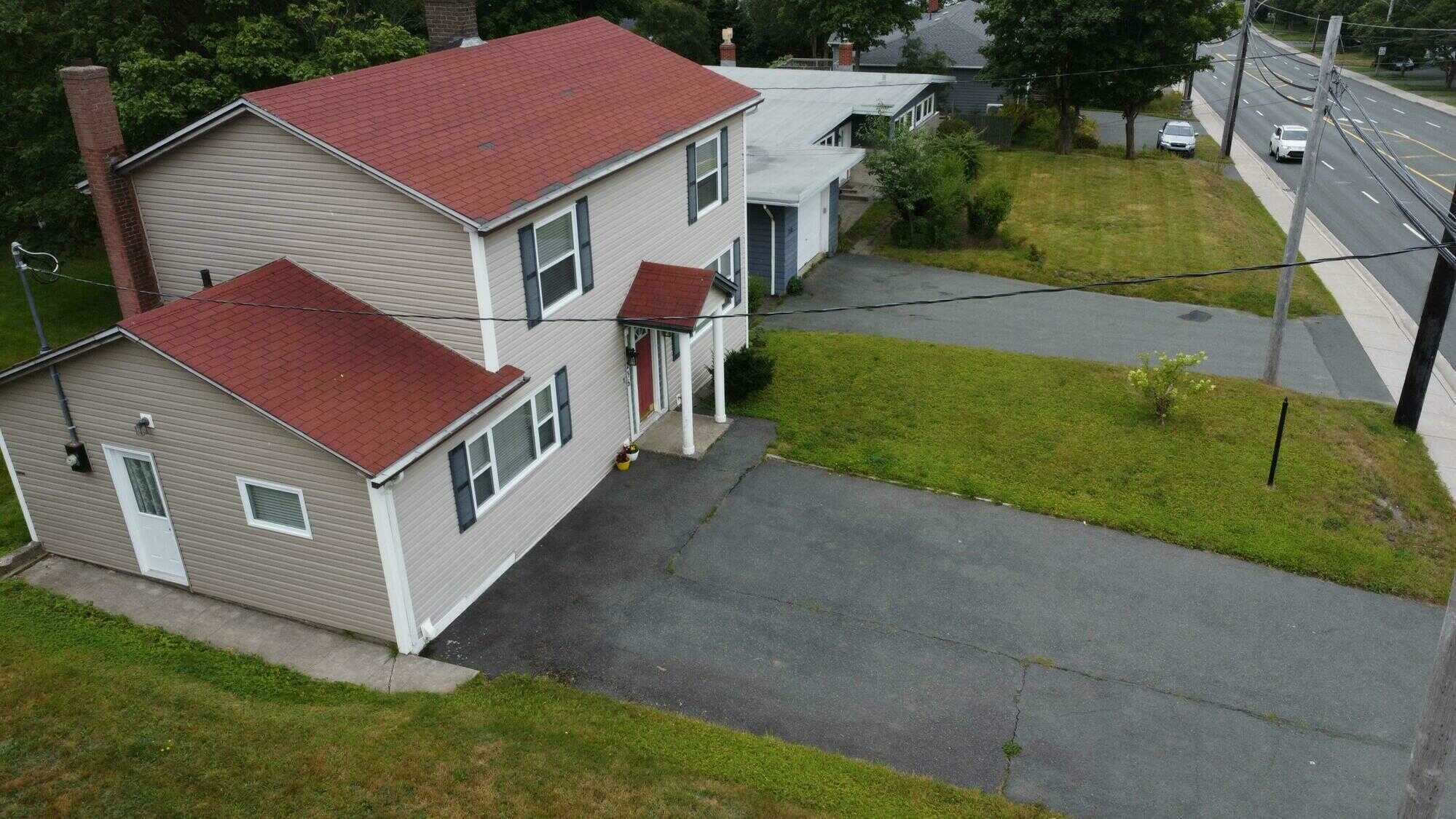 🏡 Character-Filled 3-Bedroom, 2-Bathroom Home on a Deep Private Lot in St. John’s 2