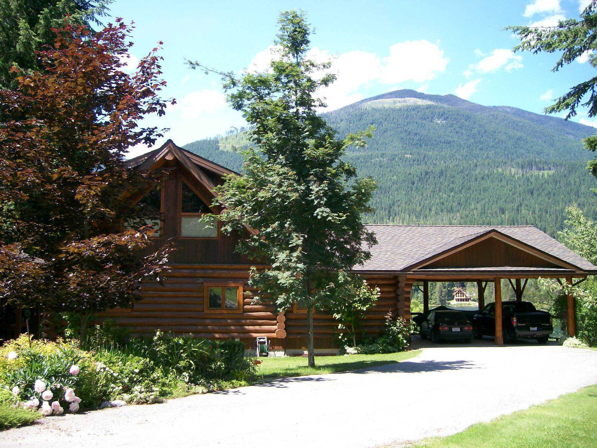 Spectacular WATER FRONT property with private beach for sale on the shores of Kootenay Lake in Procter BC. 3