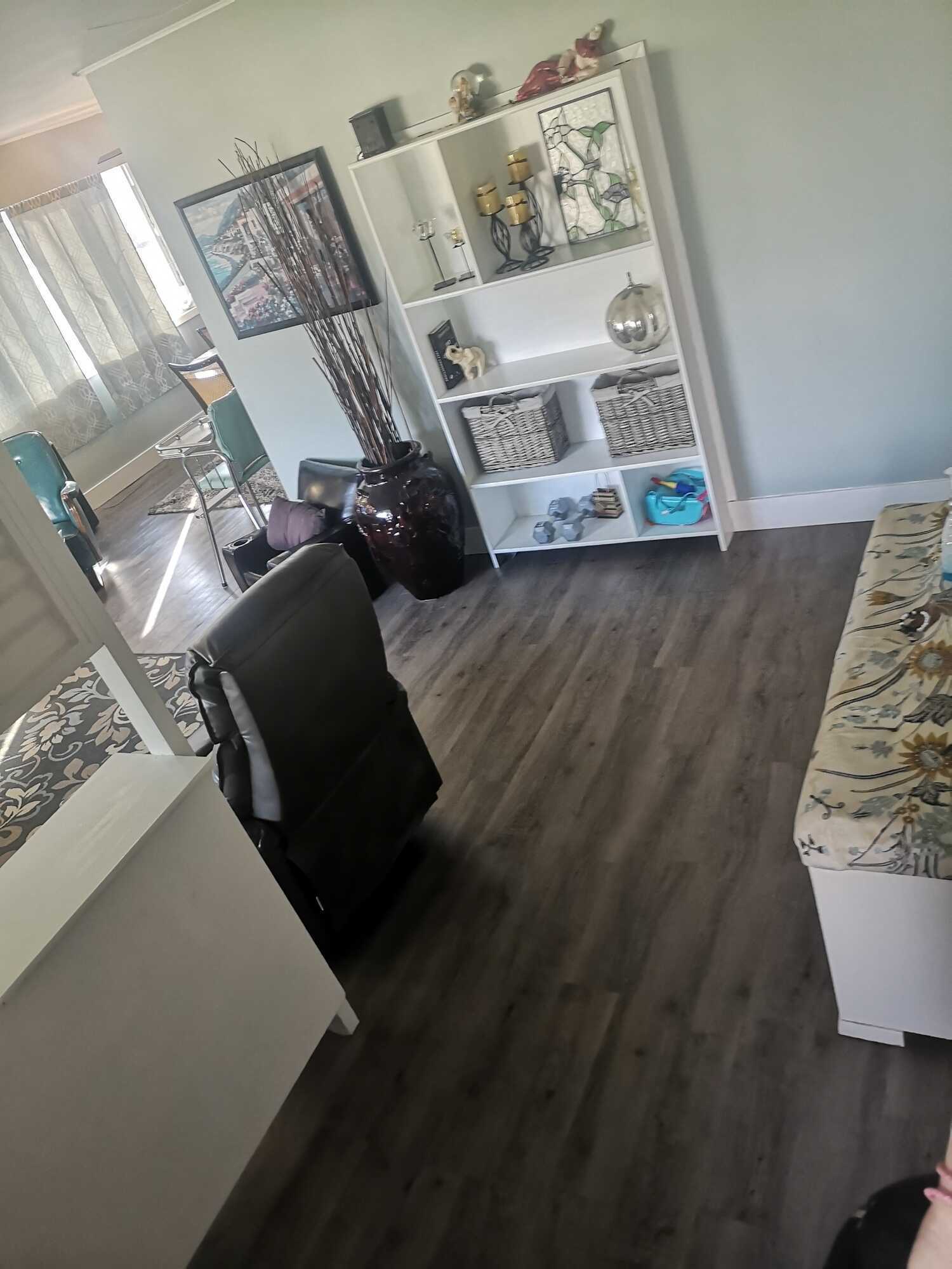Beautiful home with an income boosting legal suite! 5