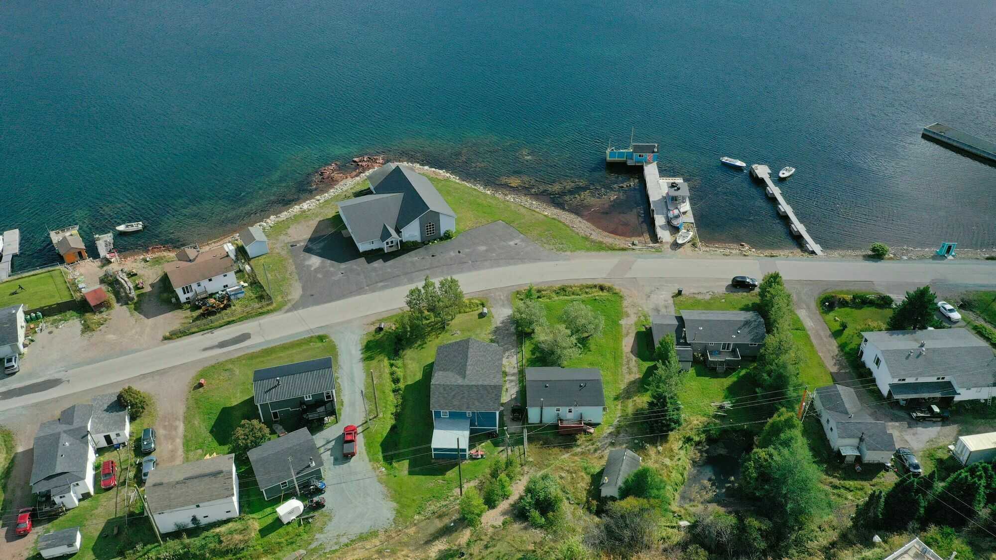 Whether you're seeking a permanent haven, a holiday retreat, or a smart investment, this enchanting bungalow offers it all. 4