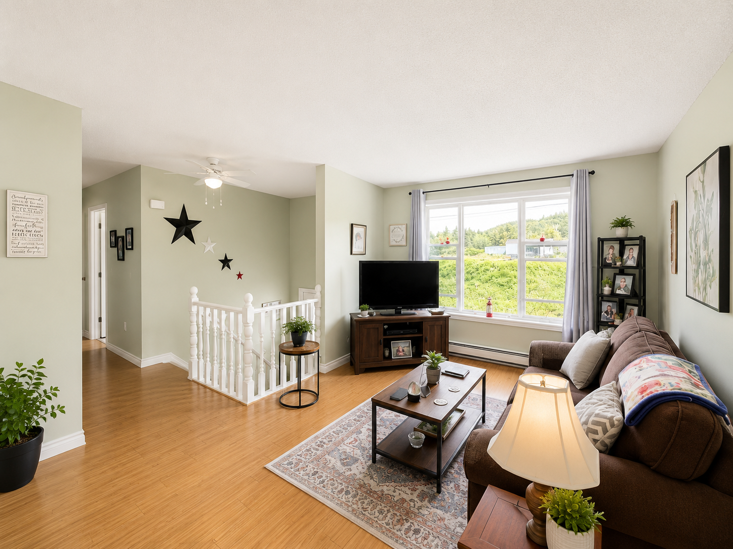 Spacious Family Home with Income-Generating 2-Bedroom Apartment! 5