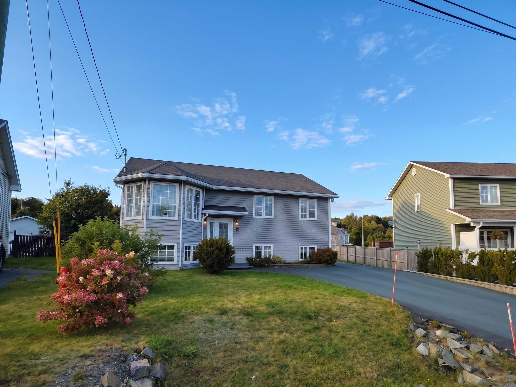 Spacious 4-Bedroom Home with Private Backyard & Direct River Access in Torbay 2