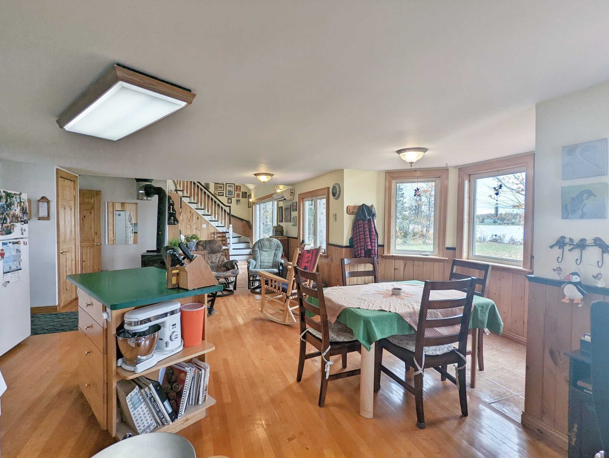 Maison au bord de l'eau / Waterfront property 3