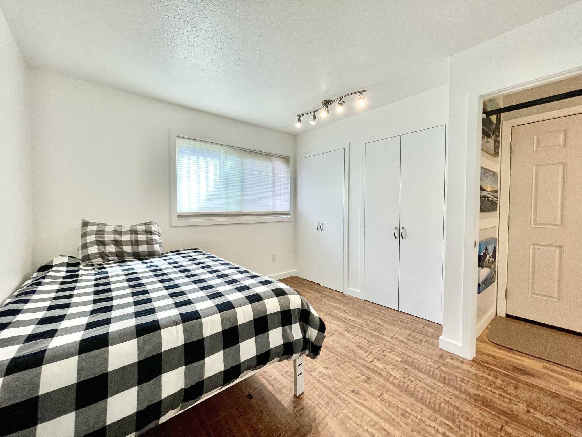 Oceanfront living in a 1 bedroom, 1 bathroom ground level condo.  Character building and a vibrant boutique community lifestyle just steps from the beach.  Enjoy a paddle at the end of your day and relax in your open concept, updated oceanside condo. 4