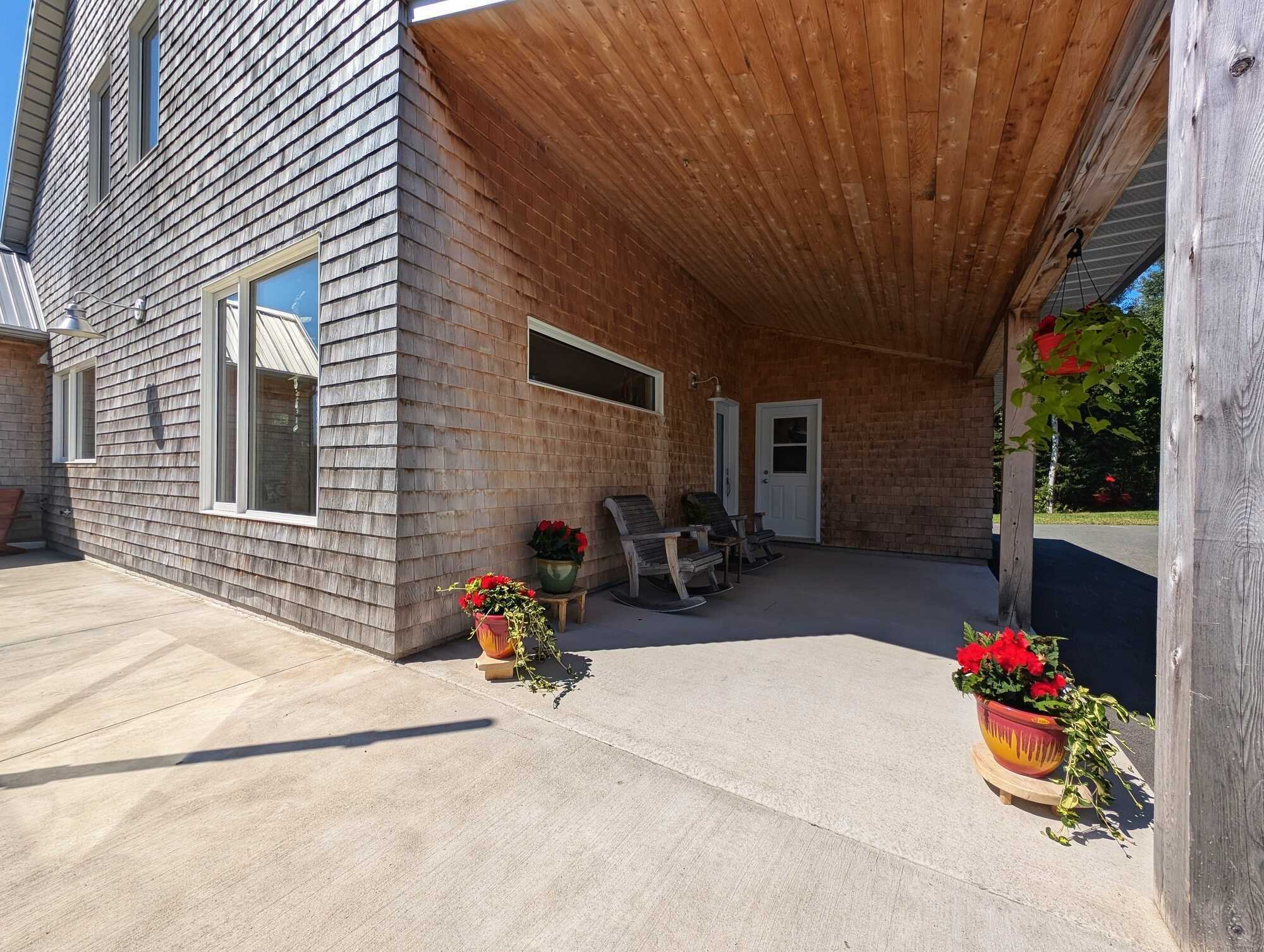 Magnifique propriété à vendre au BORD DE L'EAU / Magnificent RIVERFRONT property for sale in NB 3
