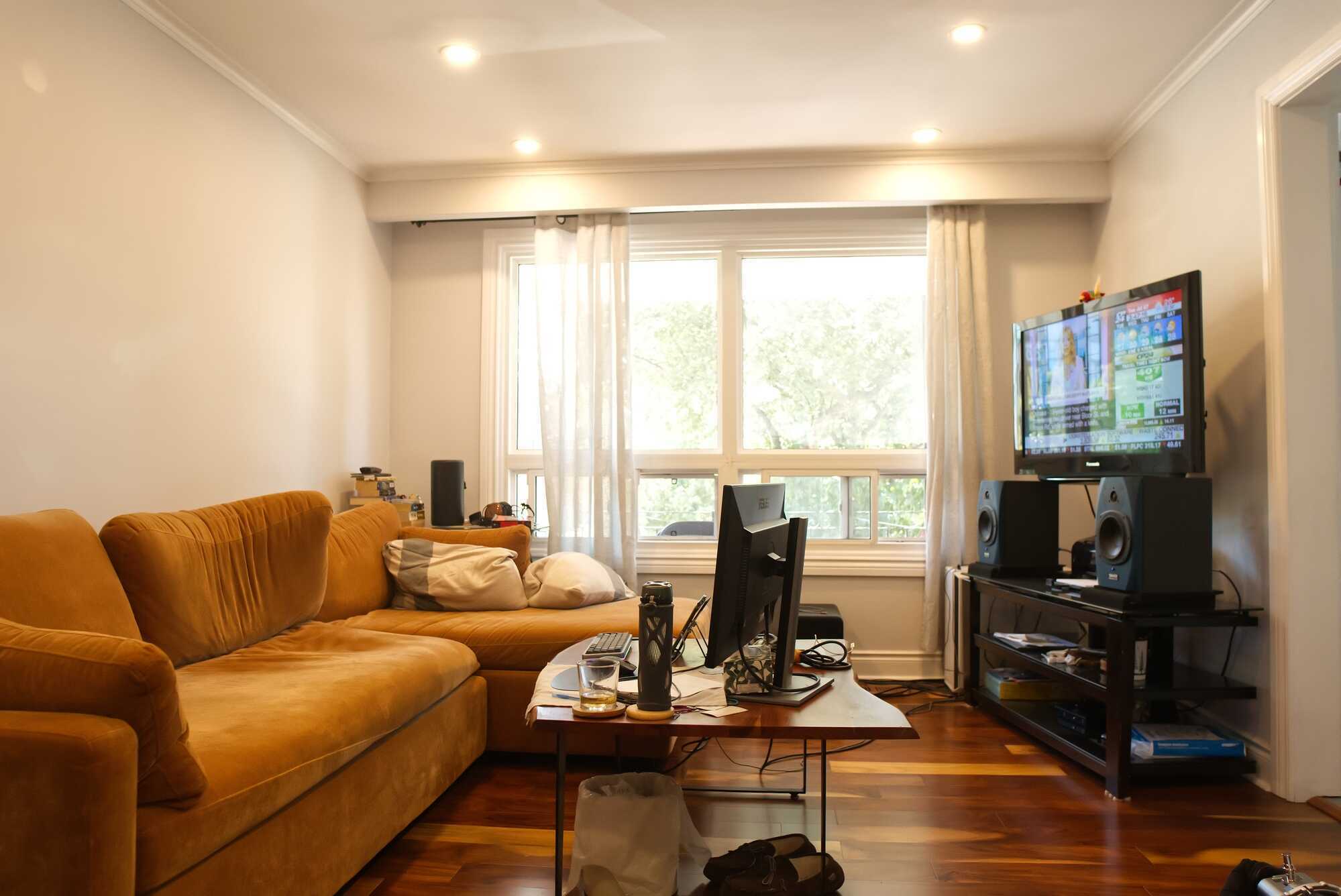 3 Bedroom Detached Home Oakridge with Self Sufficient Basement Apartment 3