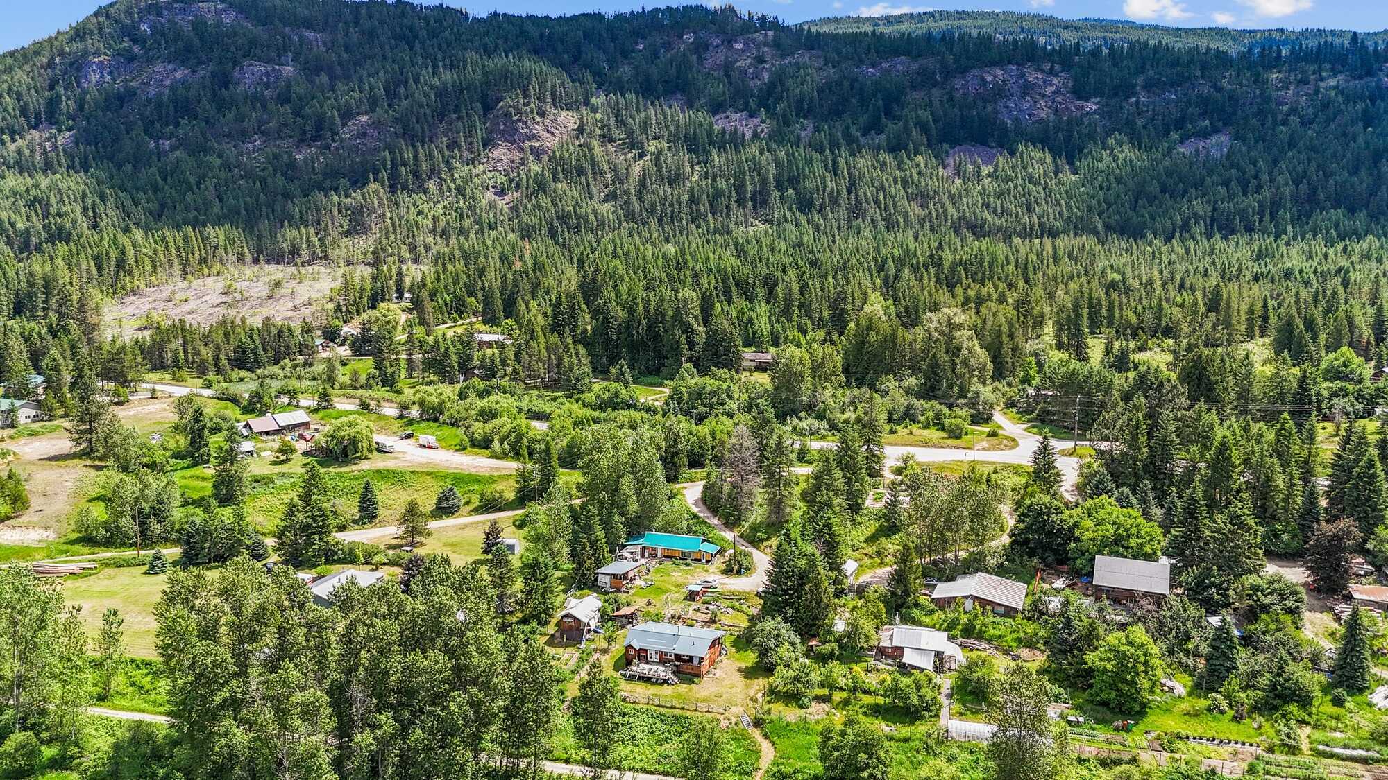 A Multi-Dwelling Retreat with Endless Possibility — 6123 Telford Road, Winlaw 2