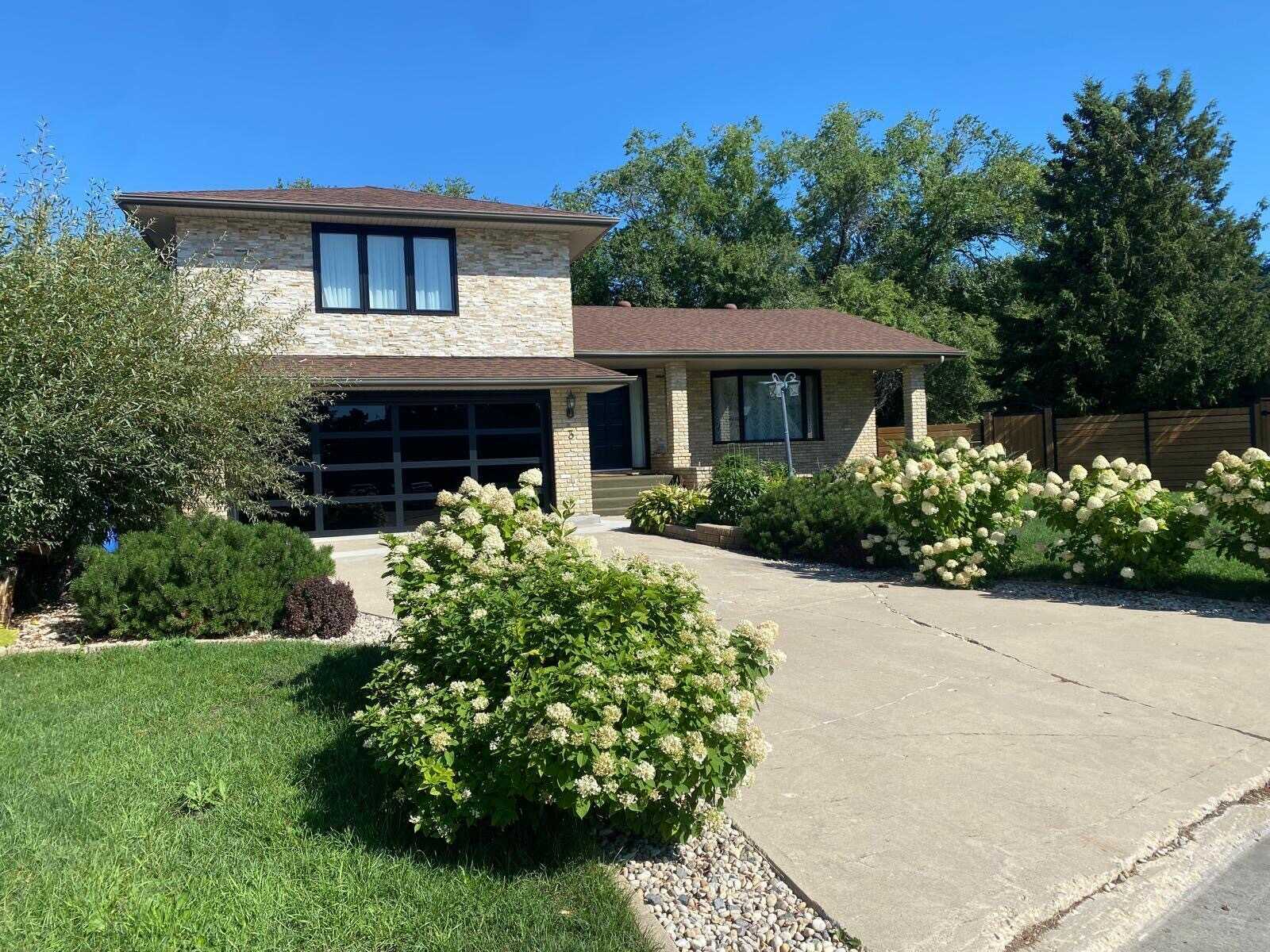 House in Charleswood for sale 1