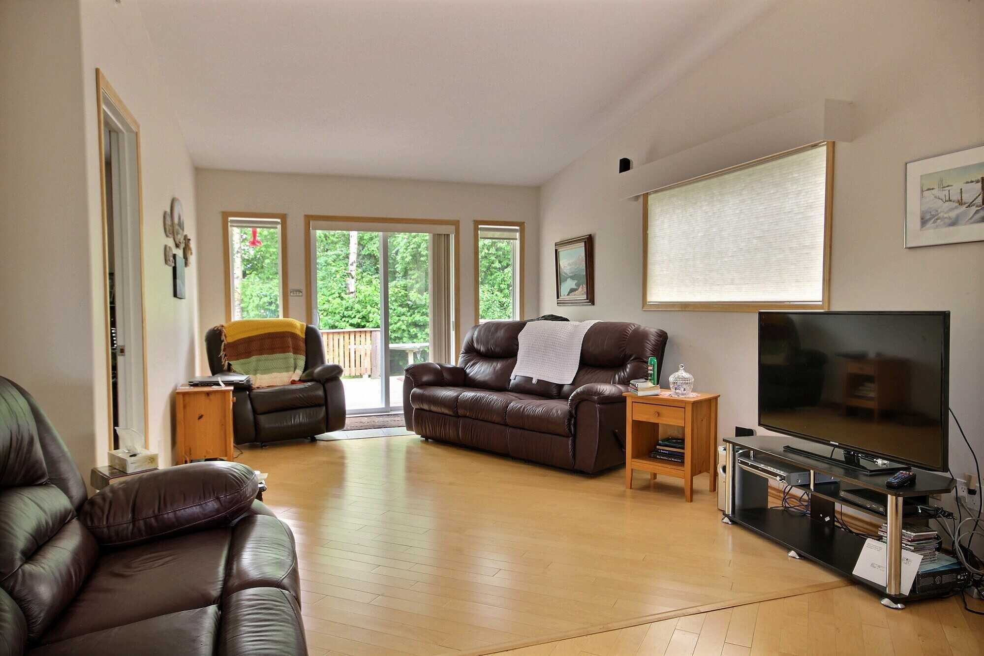 Welcome to Laurier Lake – Year-Round Living with Stunning Lake Views! 3