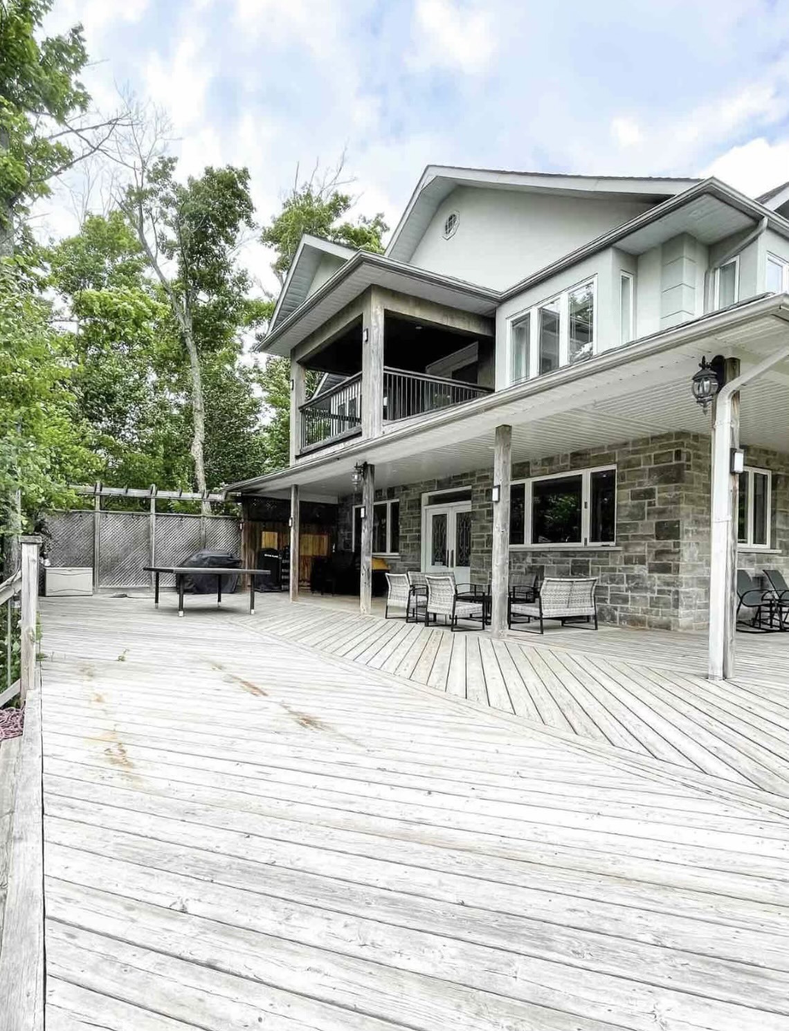 Absolutely Beautiful, Custom Built Home, Recently Renovated Nestled On A Wonderfully Shaped 1 Acre Lot. 3